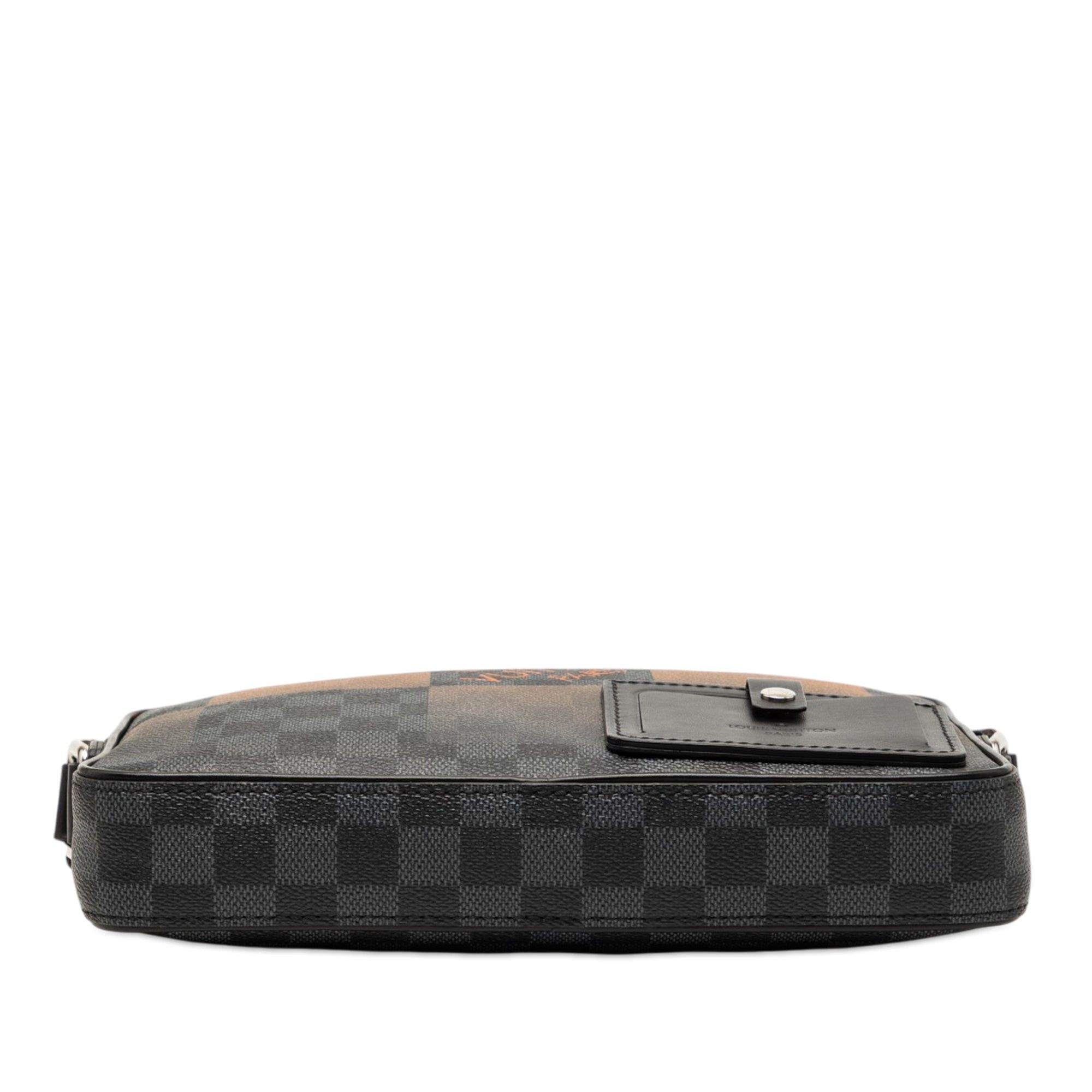 Louis Vuitton Damier Graphite Giant Alpha Messenger Bag Size ONE SIZE - 3 Thumbnail
