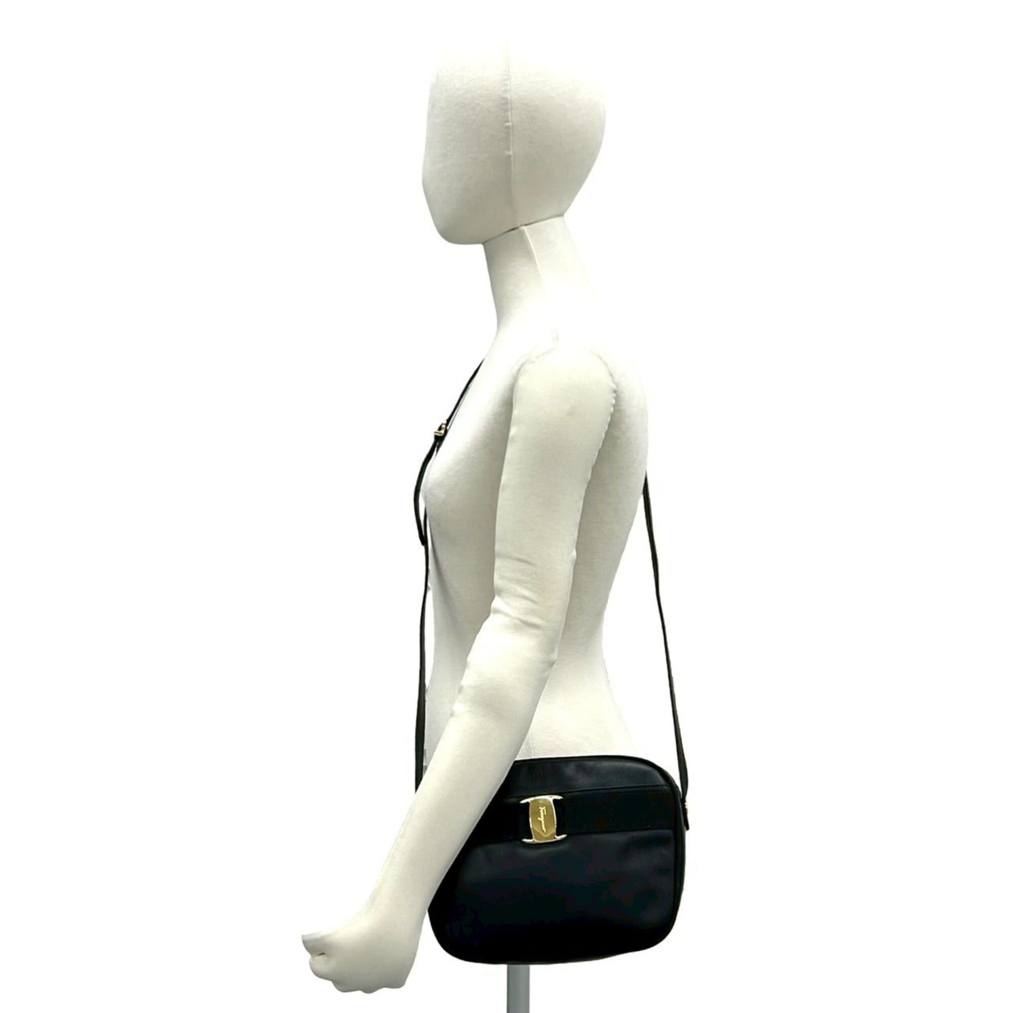Salvatore Ferragamo Salvatore Ferragamo Vara Ribbon Leather Shoulder Bag/Pouch, Black, 41633 Size ONE SIZE - 2 Thumbnail