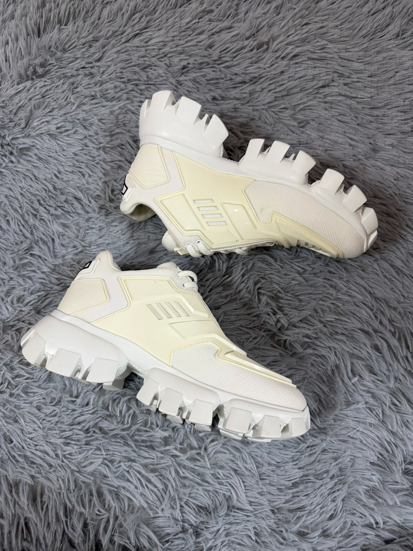 Prada Prada White Lowtop Sneakers us_9 Women Size US 9 / IT 39 - 3 Thumbnail