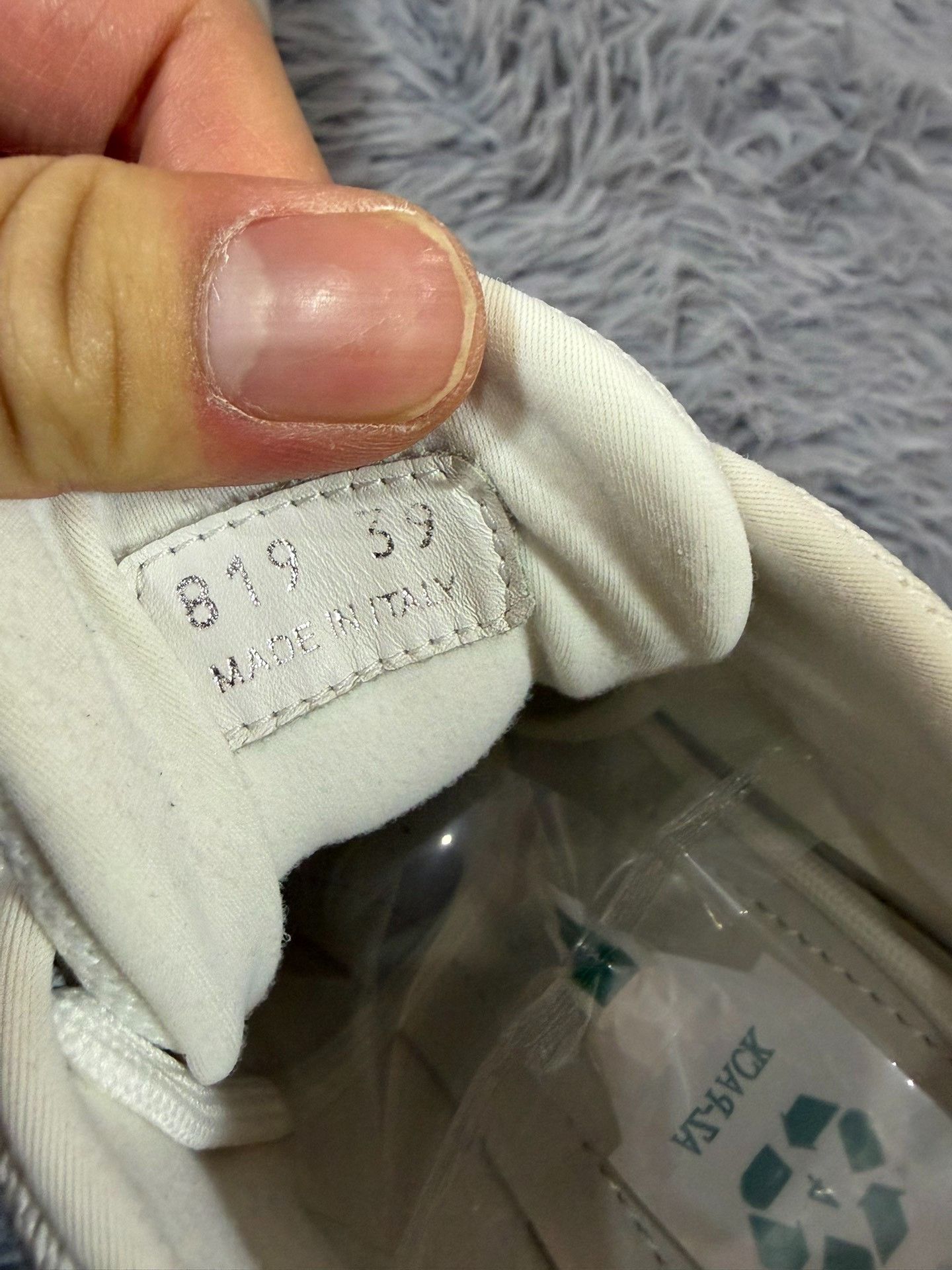 Prada Prada White Lowtop Sneakers us_9 Women Size US 9 / IT 39 - 6 Thumbnail