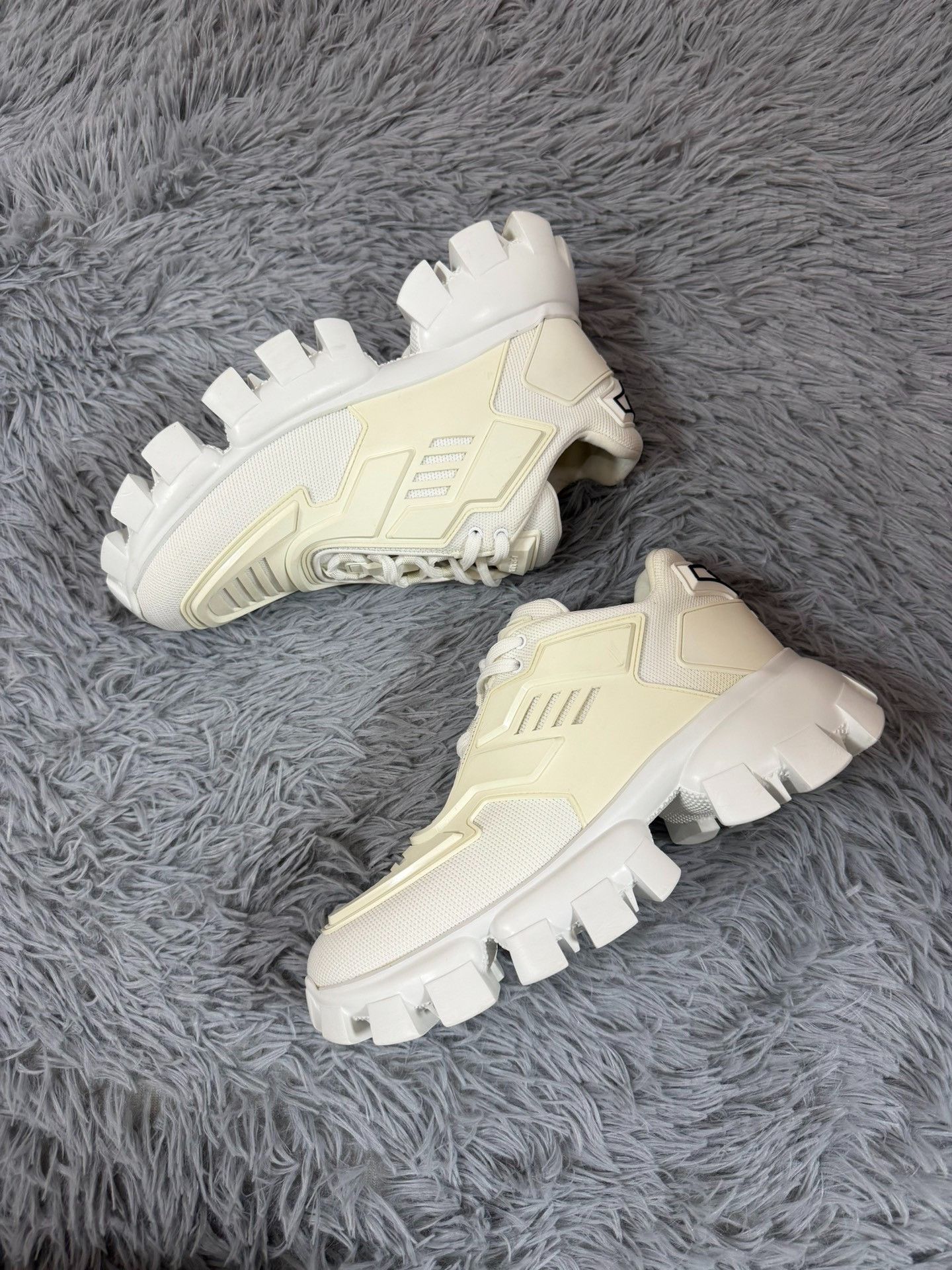 Prada Prada White Lowtop Sneakers us_9 Women Size US 9 / IT 39 - 2 Thumbnail