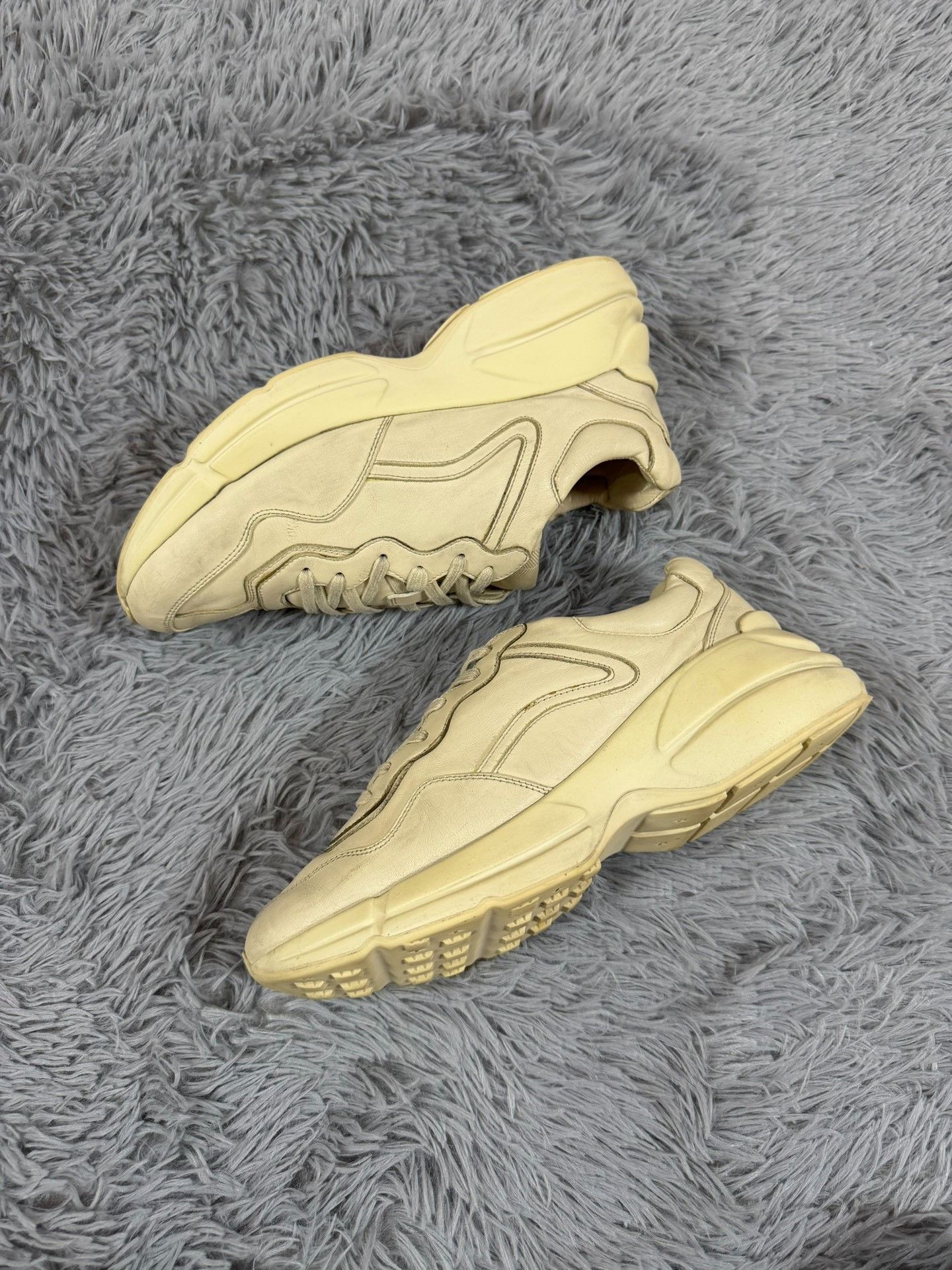 Gucci Gucci Distressed Lowtop Sneakers 8 Men Size US 8 / EU 41 - 2 Thumbnail