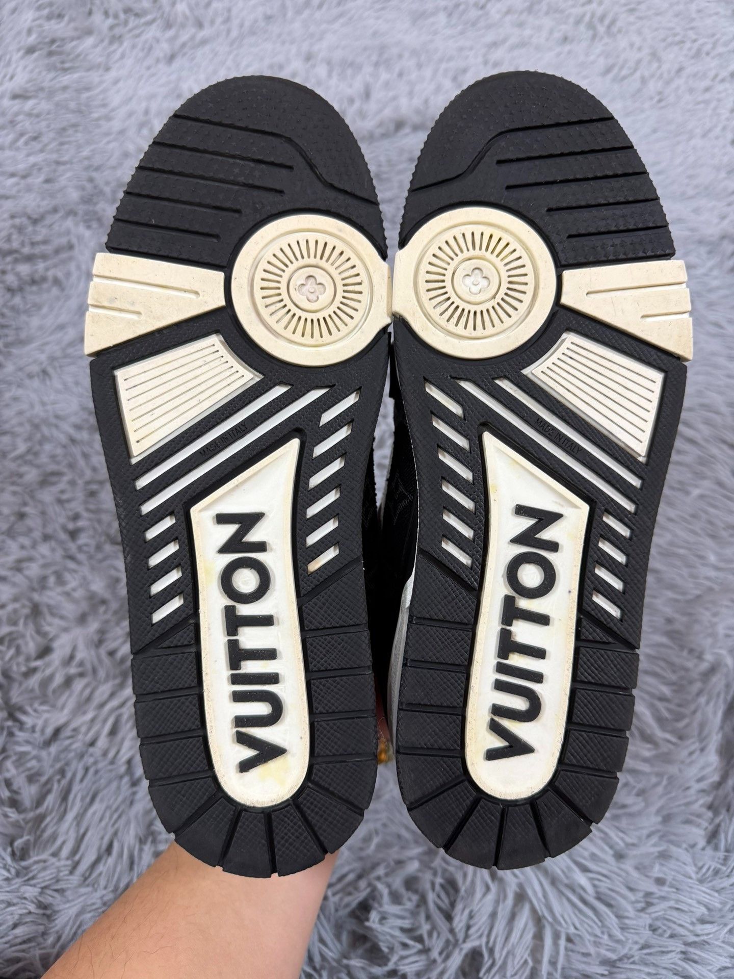 Louis Vuitton Louis Vuitton Training Black Lowtop Sneakers 8 Men Size US 8 / EU 41 - 5 Thumbnail