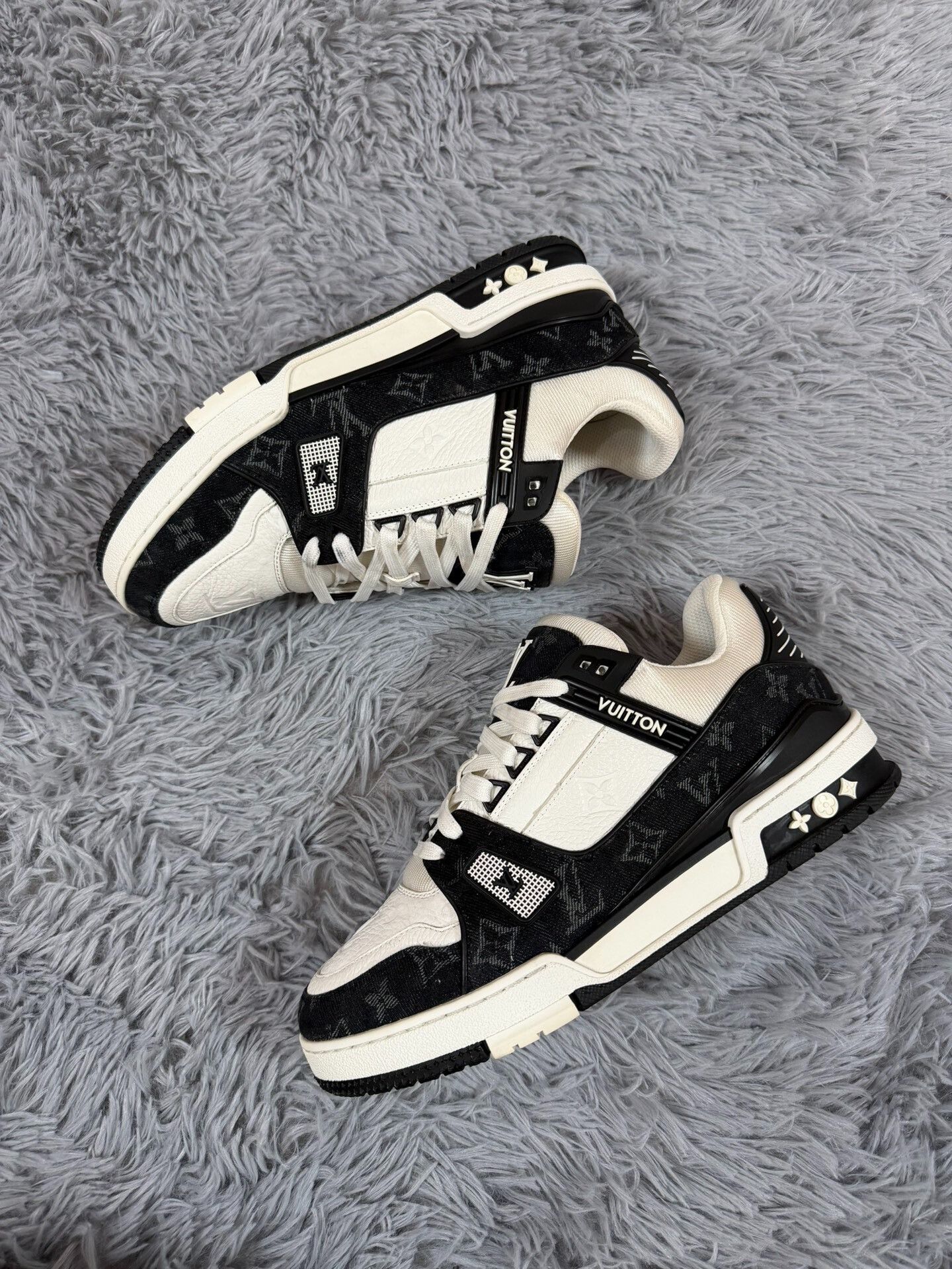 Louis Vuitton Louis Vuitton Training Black Lowtop Sneakers 8 Men Size US 8 / EU 41 - 2 Thumbnail