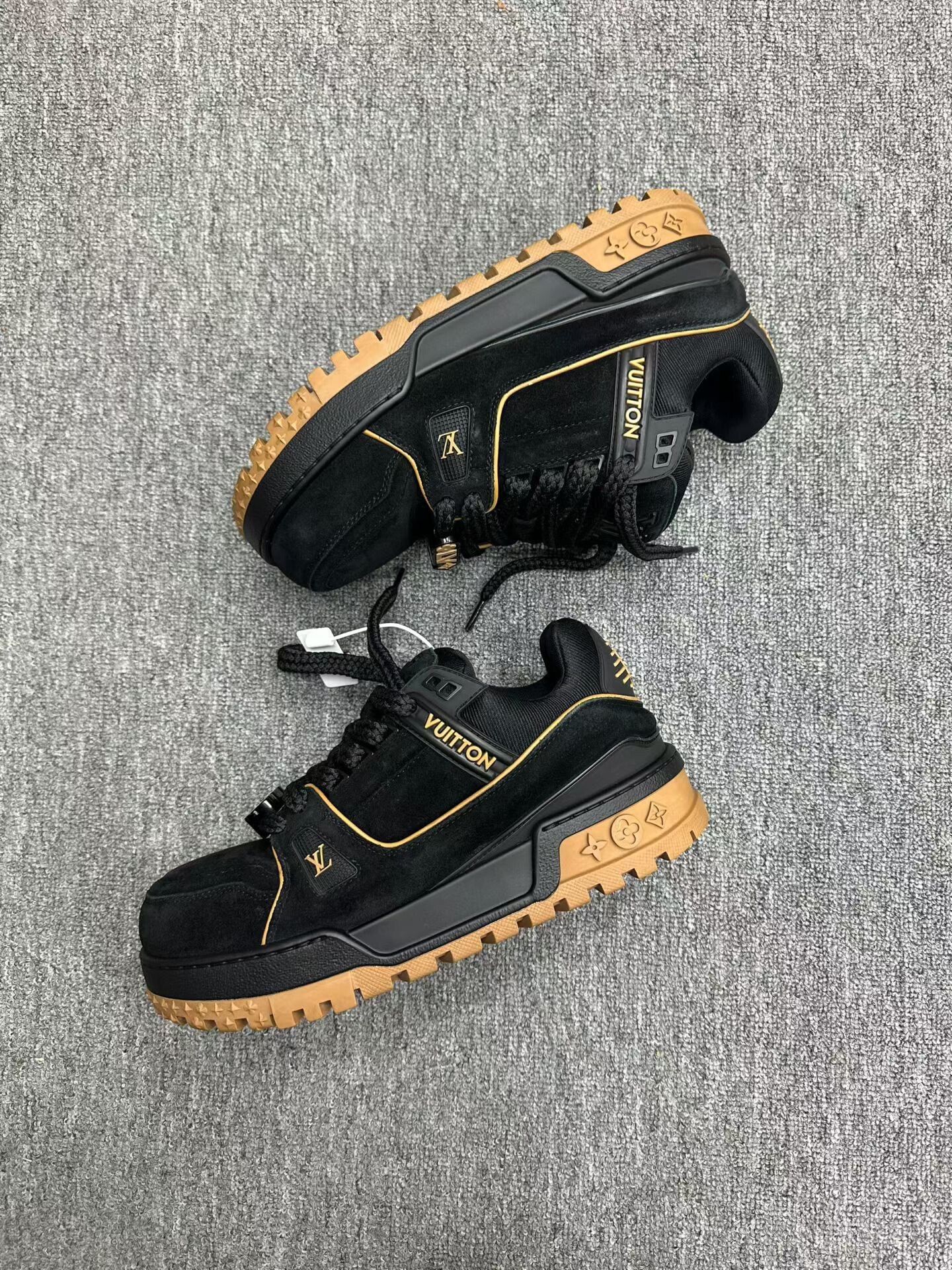 Louis Vuitton Louis Vuitton Training Black Lowtop Sneakers 8 Men Size US 8 / EU 41 - 2 Thumbnail