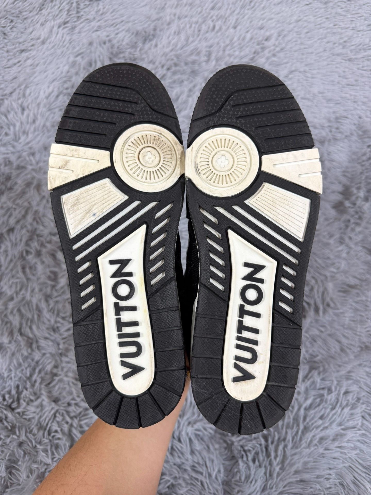 Louis Vuitton Louis Vuitton Training Black Lowtop Sneakers 8 Men Size US 8 / EU 41 - 5 Thumbnail