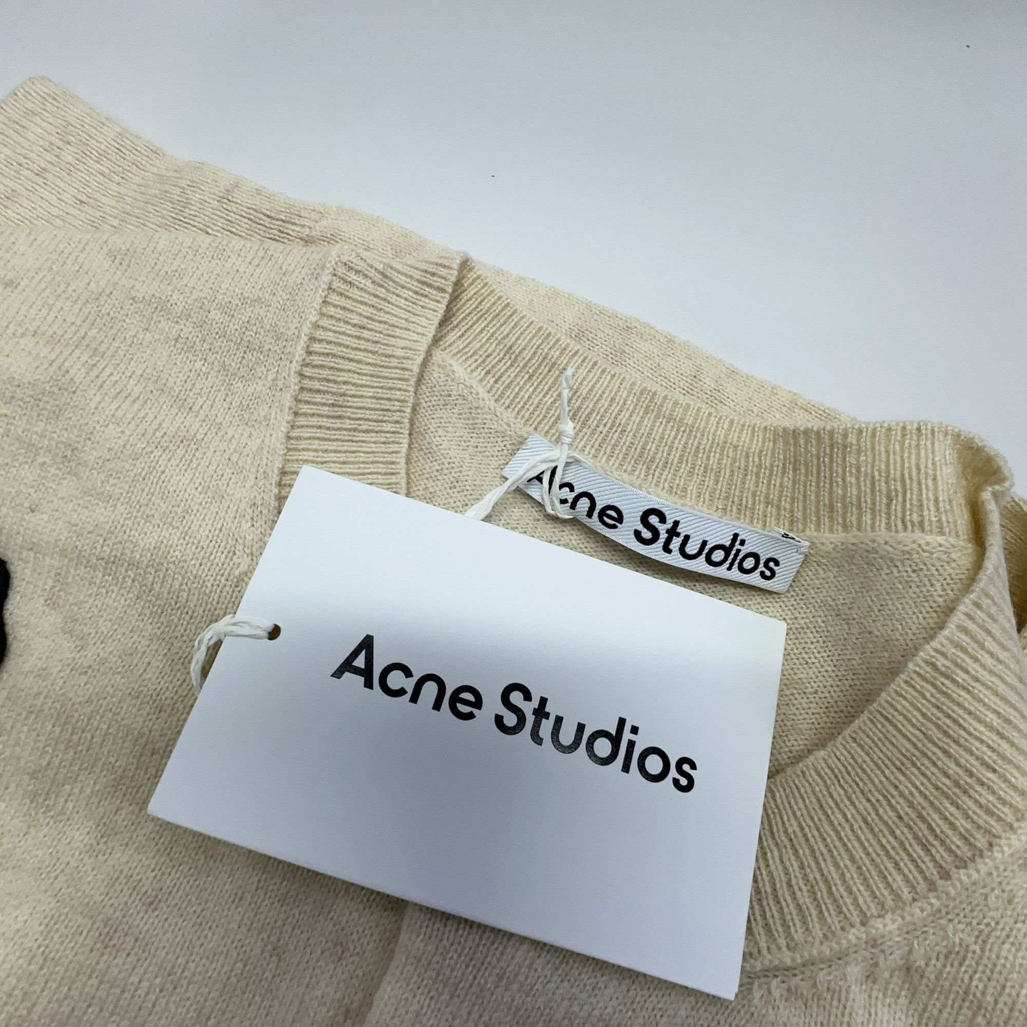 Acne Studios Acne Studios x Moomin Patched Wool Cardigan Size S Size S / US 4 / IT 40 - 4 Thumbnail