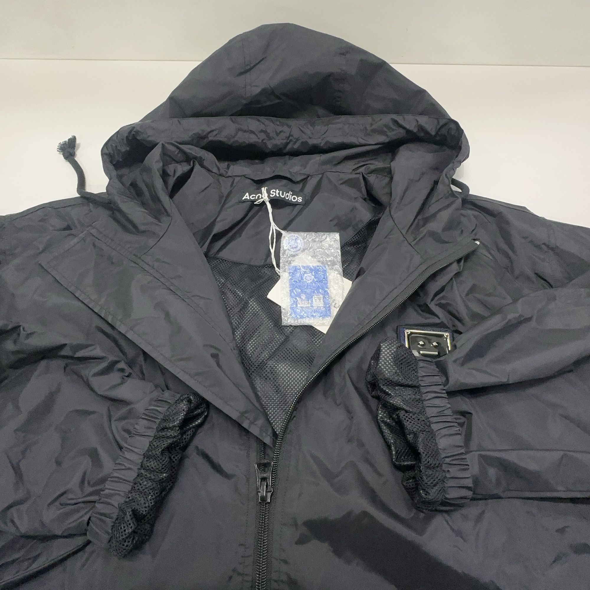 Acne Studios Acne Studios Face Logo Hooded Raincoat L Size US L / EU 52-54 / 3 - 7 Thumbnail