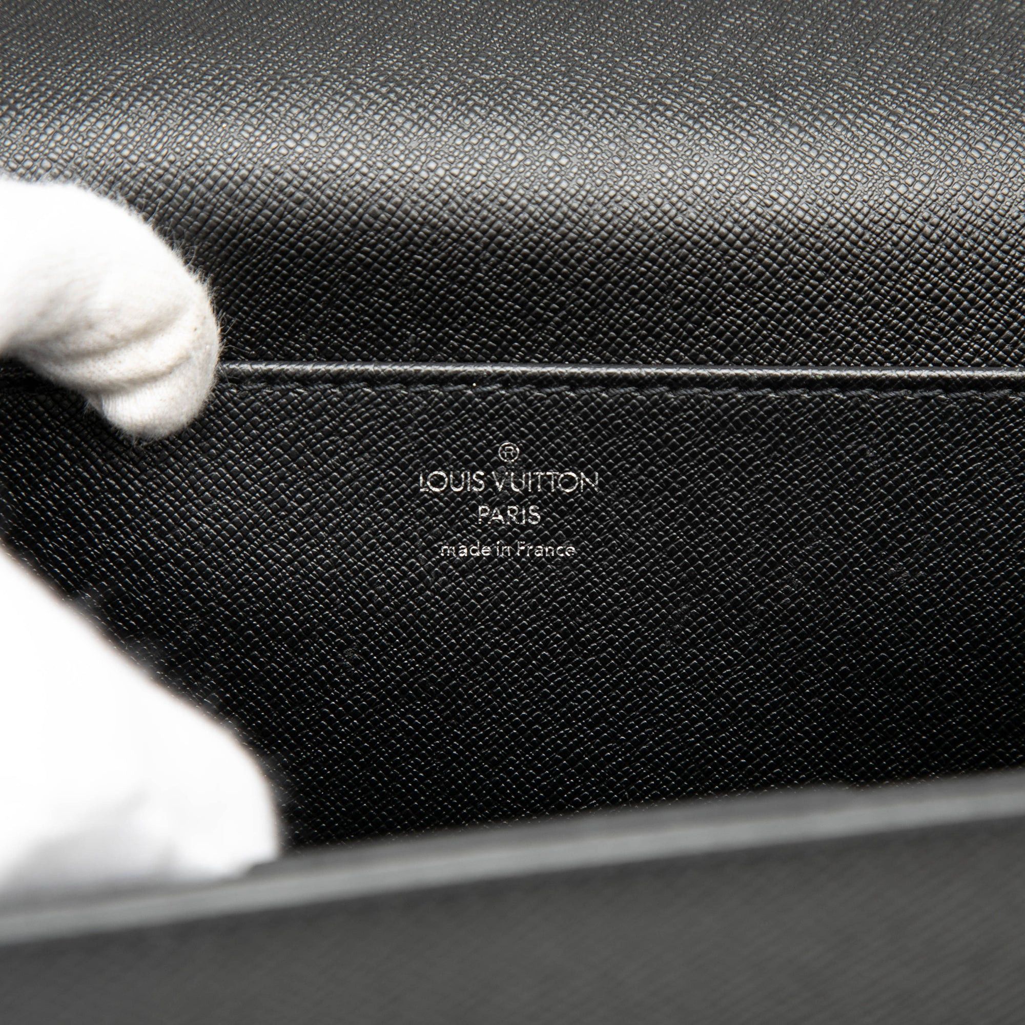 Louis Vuitton Taiga Robusto 2 Size ONE SIZE - 5 Thumbnail