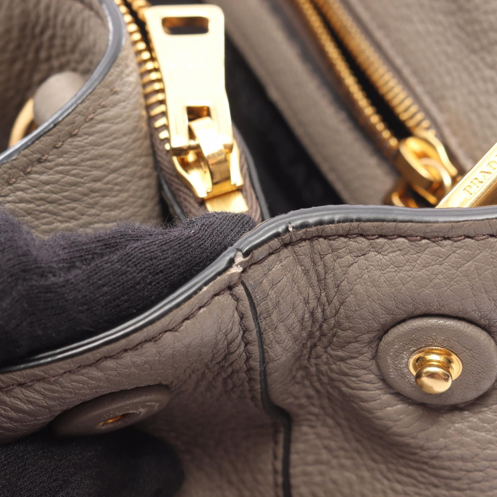 Prada Prada Prada Vitello Daino Handbag Leather Handbag DUTY FREE for USA Size ONE SIZE - 7 Thumbnail