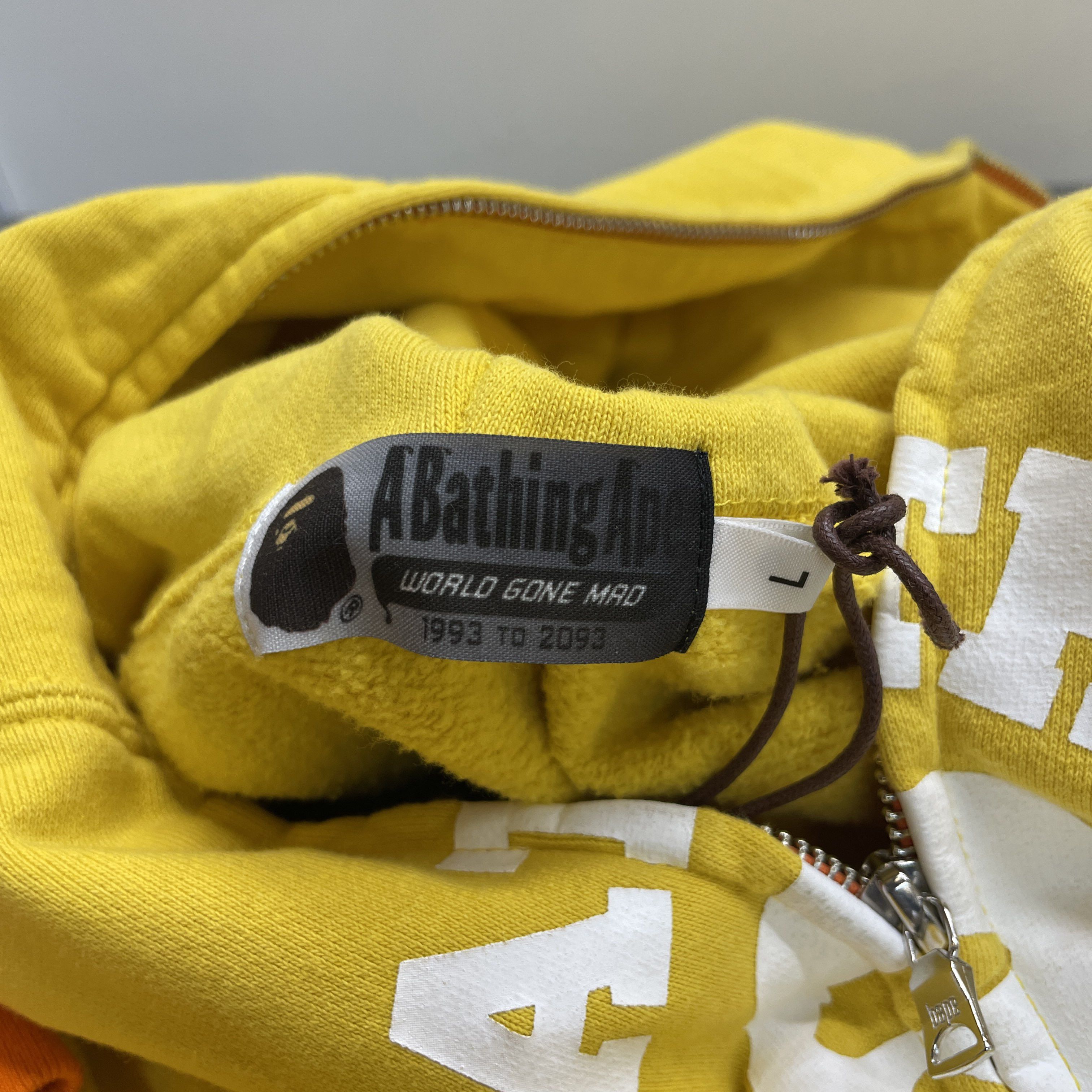Bape A BATHING APE Gradient Logo Zip Hoodie Size L Size US L / EU 52-54 / 3 - 4 Thumbnail