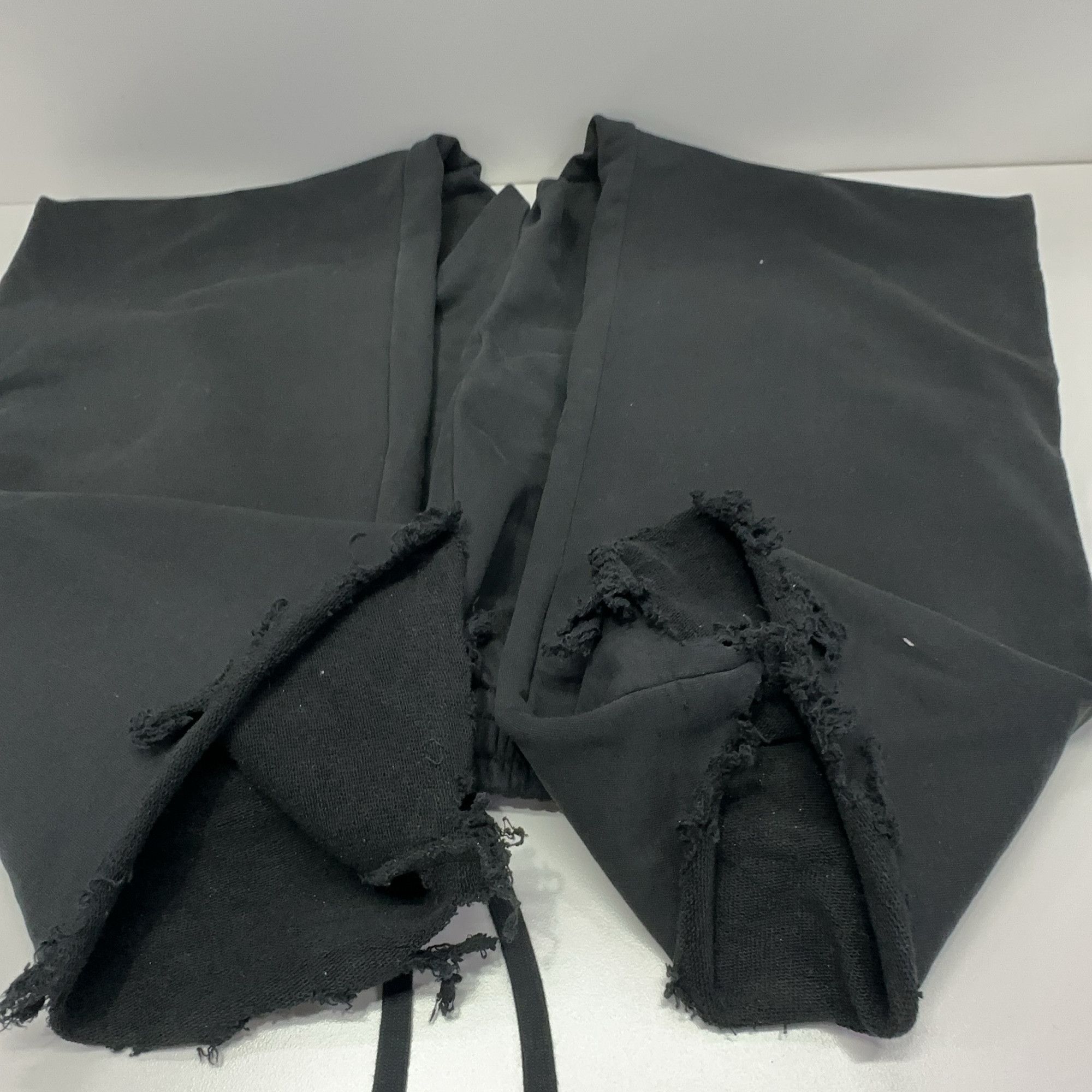Balenciaga Balenciaga Distressed Hem Sweatpants XXS Size US 26 / EU 42 - 11 Thumbnail