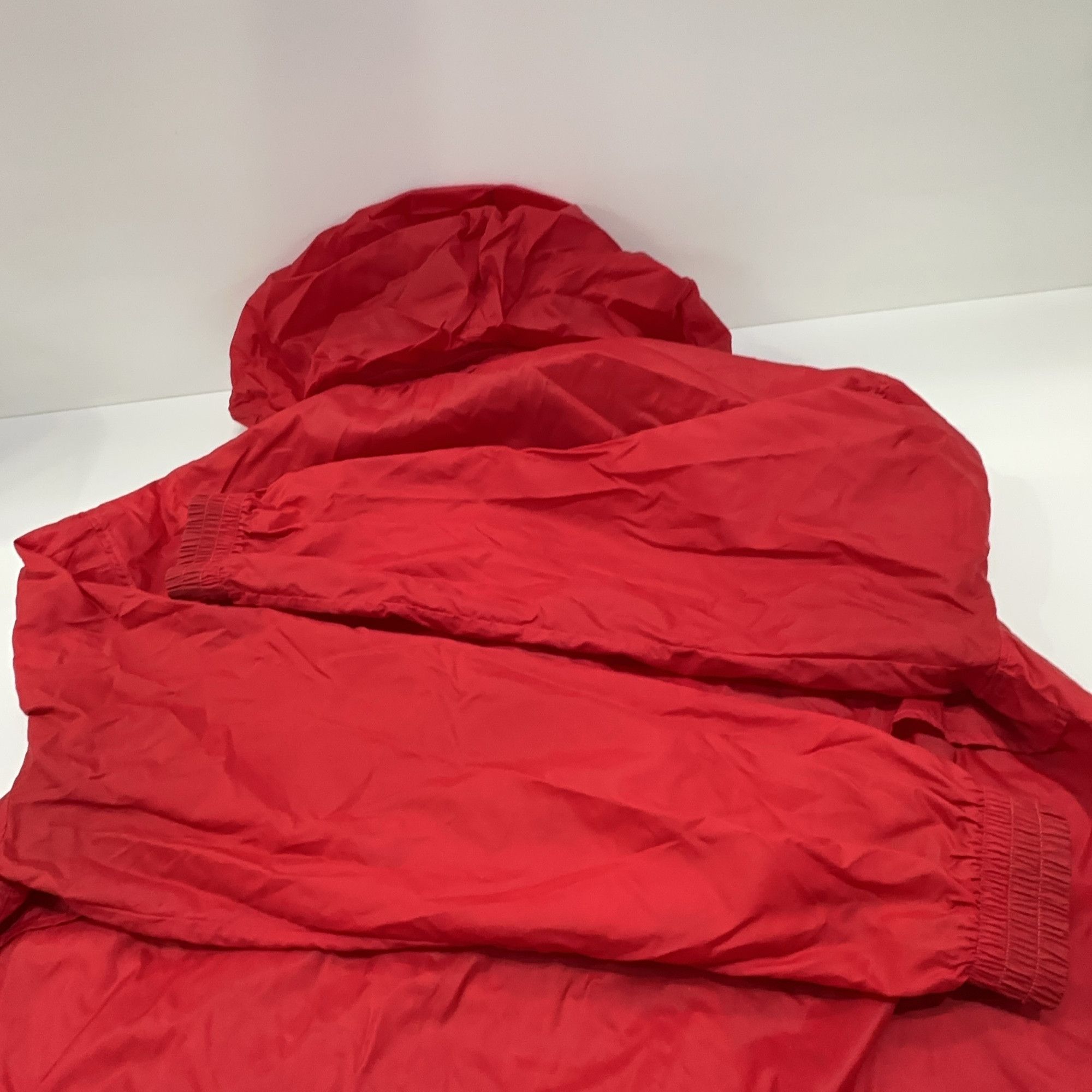 Balenciaga Balenciaga Red Hooded Logo Windbreaker L Size US L / EU 52-54 / 3 - 19 Thumbnail