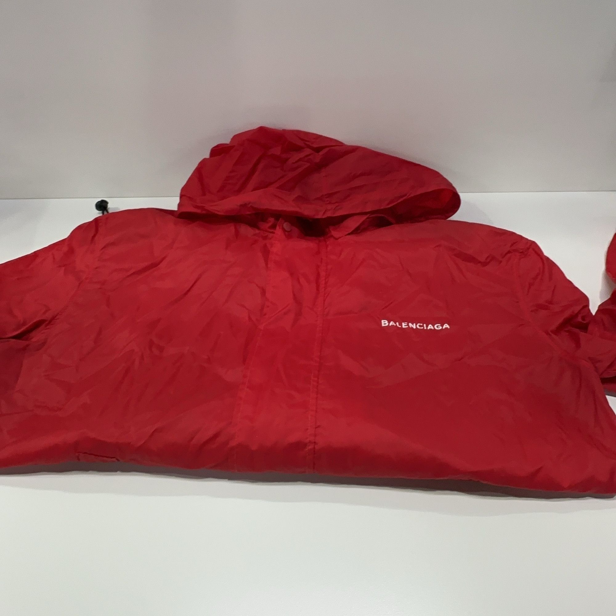 Balenciaga Balenciaga Red Hooded Logo Windbreaker L Size US L / EU 52-54 / 3 - 13 Thumbnail