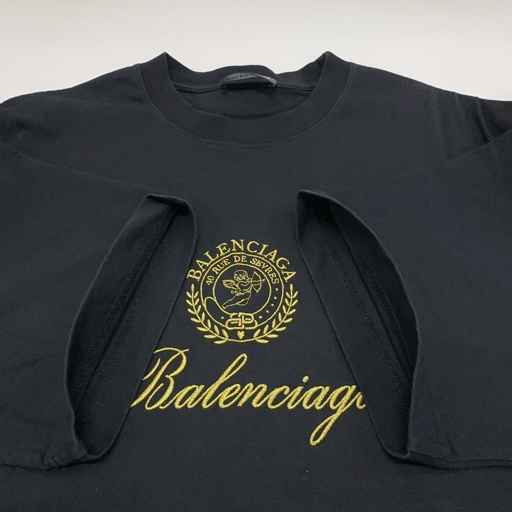 Balenciaga Balenciaga Crest Logo Graphic T-Shirt S Size US S / EU 44-46 / 1 - 11 Thumbnail