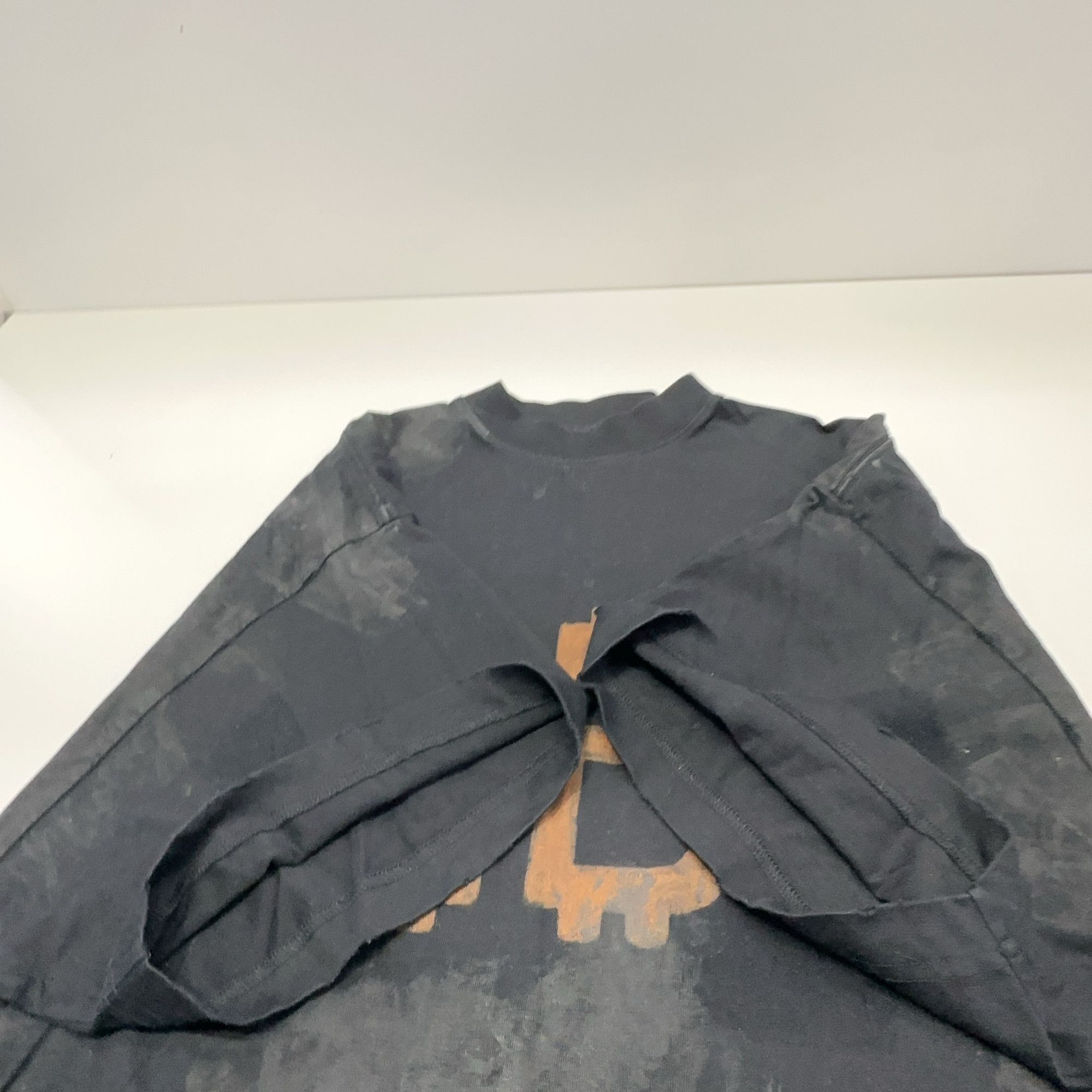 Balenciaga Balenciaga Bitcoin Graphic Distressed T-Shirt Size 1 Size US S / EU 44-46 / 1 - 11 Thumbnail