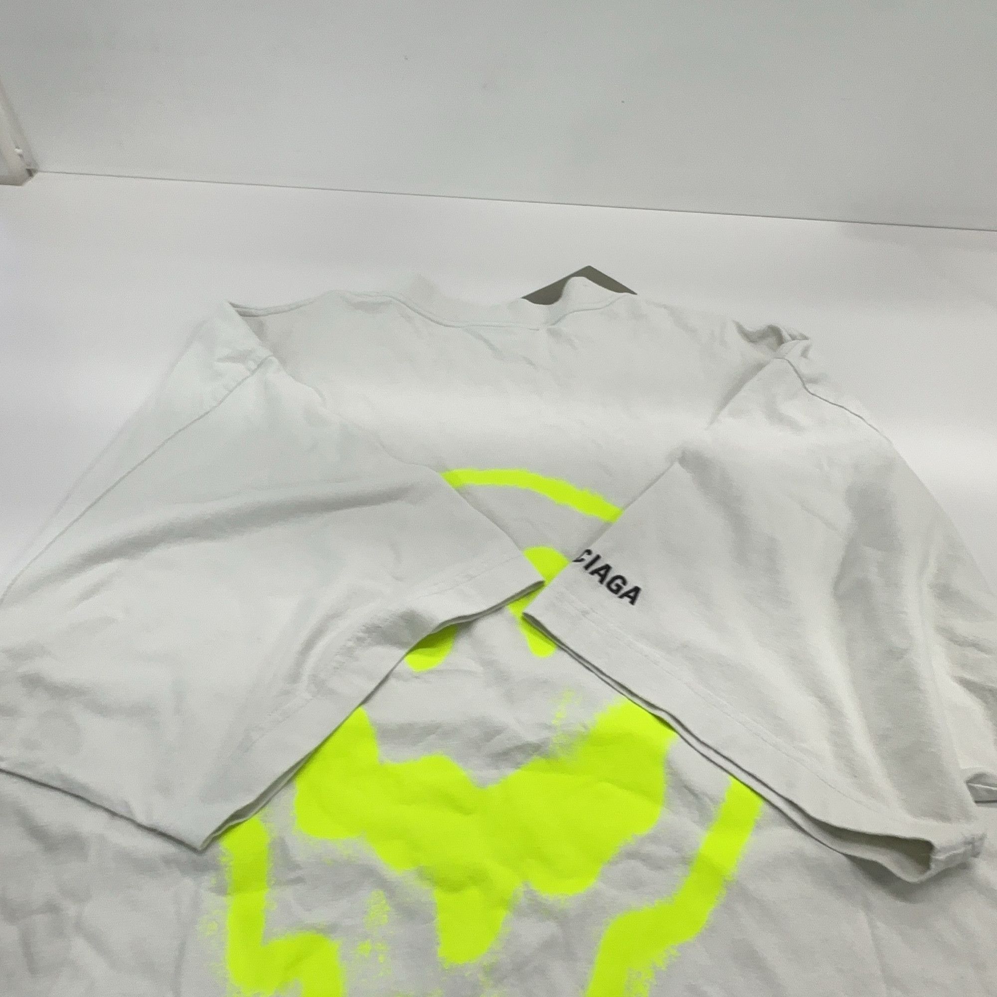 Balenciaga Balenciaga Alien Smiley Graphic T-Shirt Size L Size US L / EU 52-54 / 3 - 16 Thumbnail