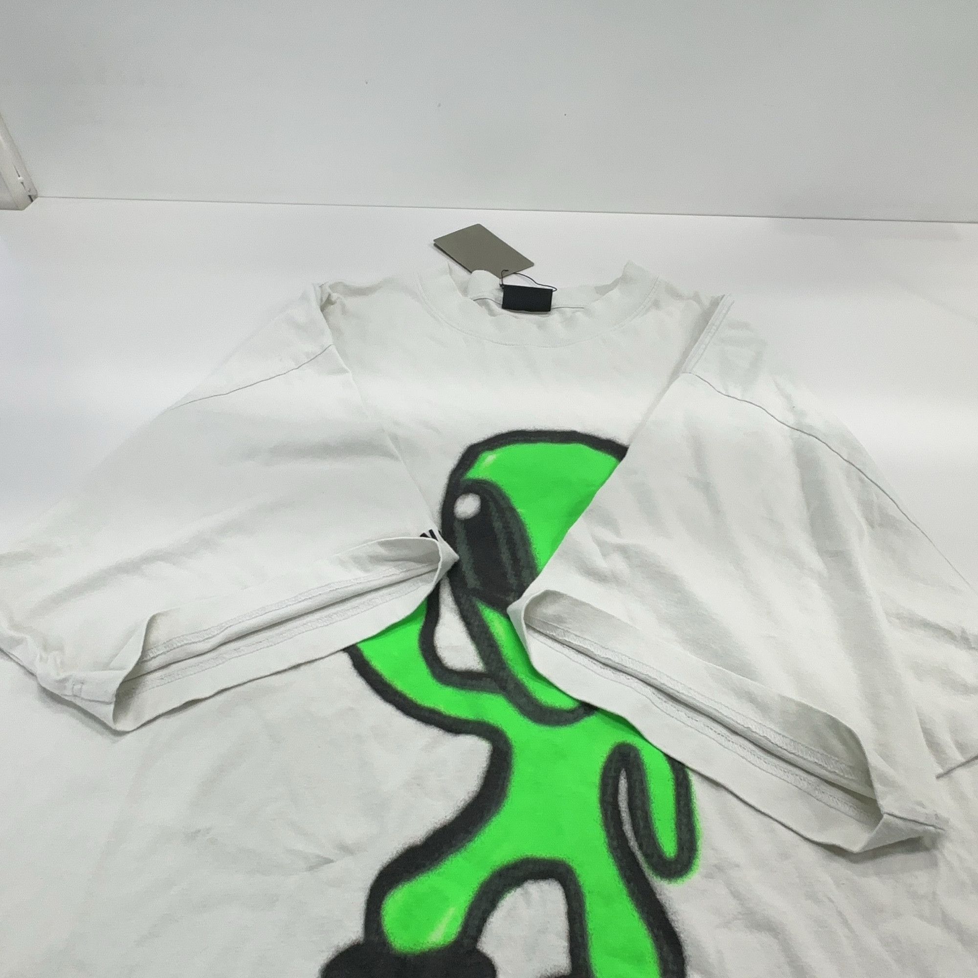 Balenciaga Balenciaga Alien Smiley Graphic T-Shirt Size L Size US L / EU 52-54 / 3 - 15 Thumbnail