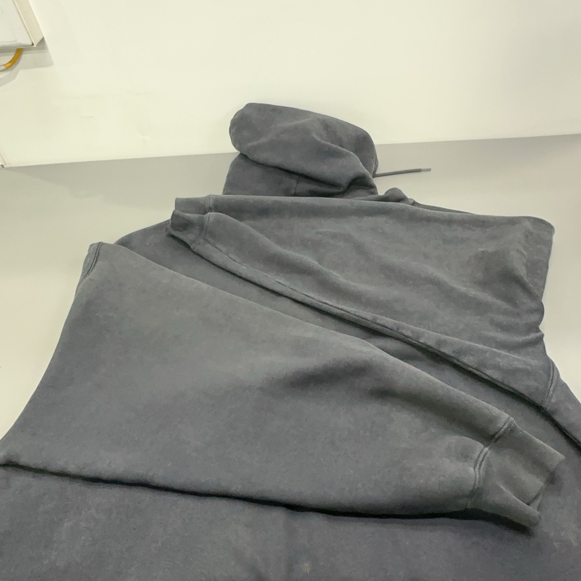 Balenciaga Balenciaga Logo Distressed Hoodie Size M Size US M / EU 48-50 / 2 - 16 Thumbnail