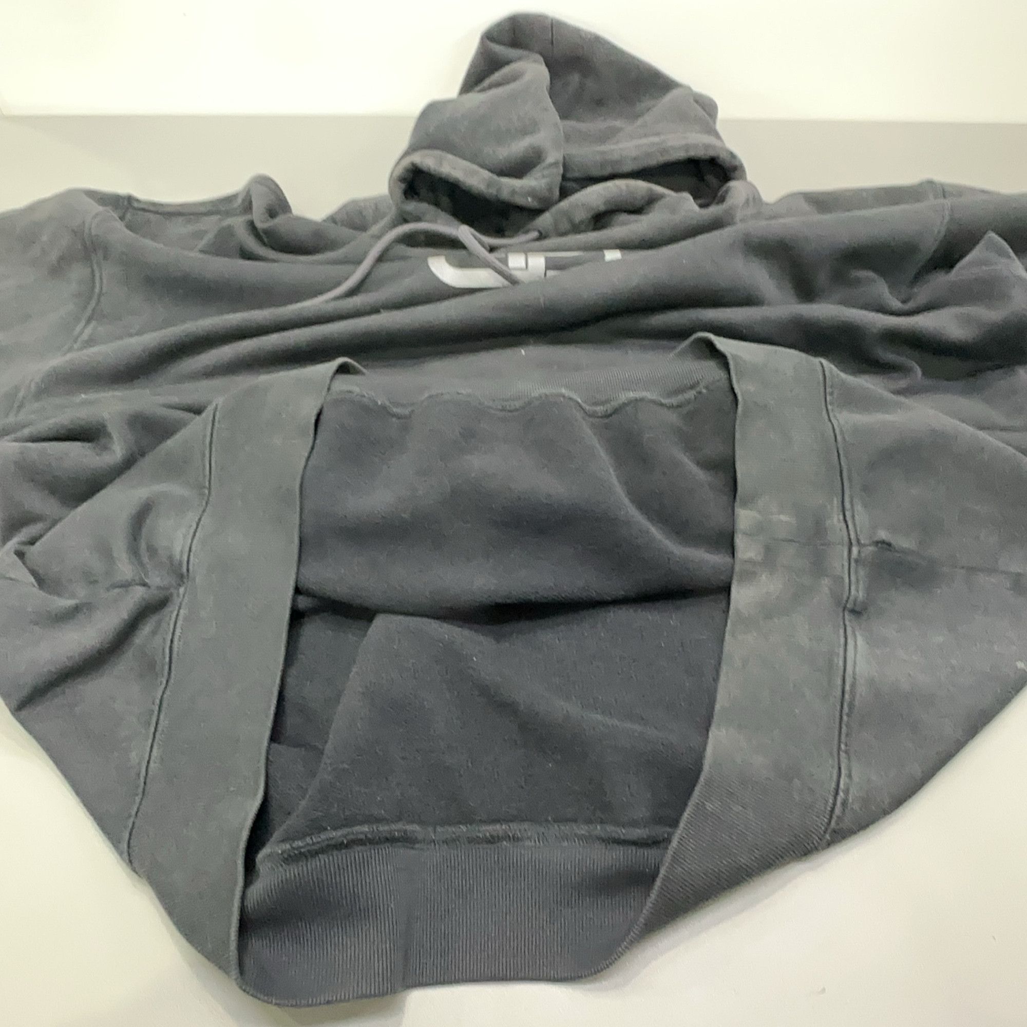 Balenciaga Balenciaga Logo Distressed Hoodie Size M Size US M / EU 48-50 / 2 - 13 Thumbnail