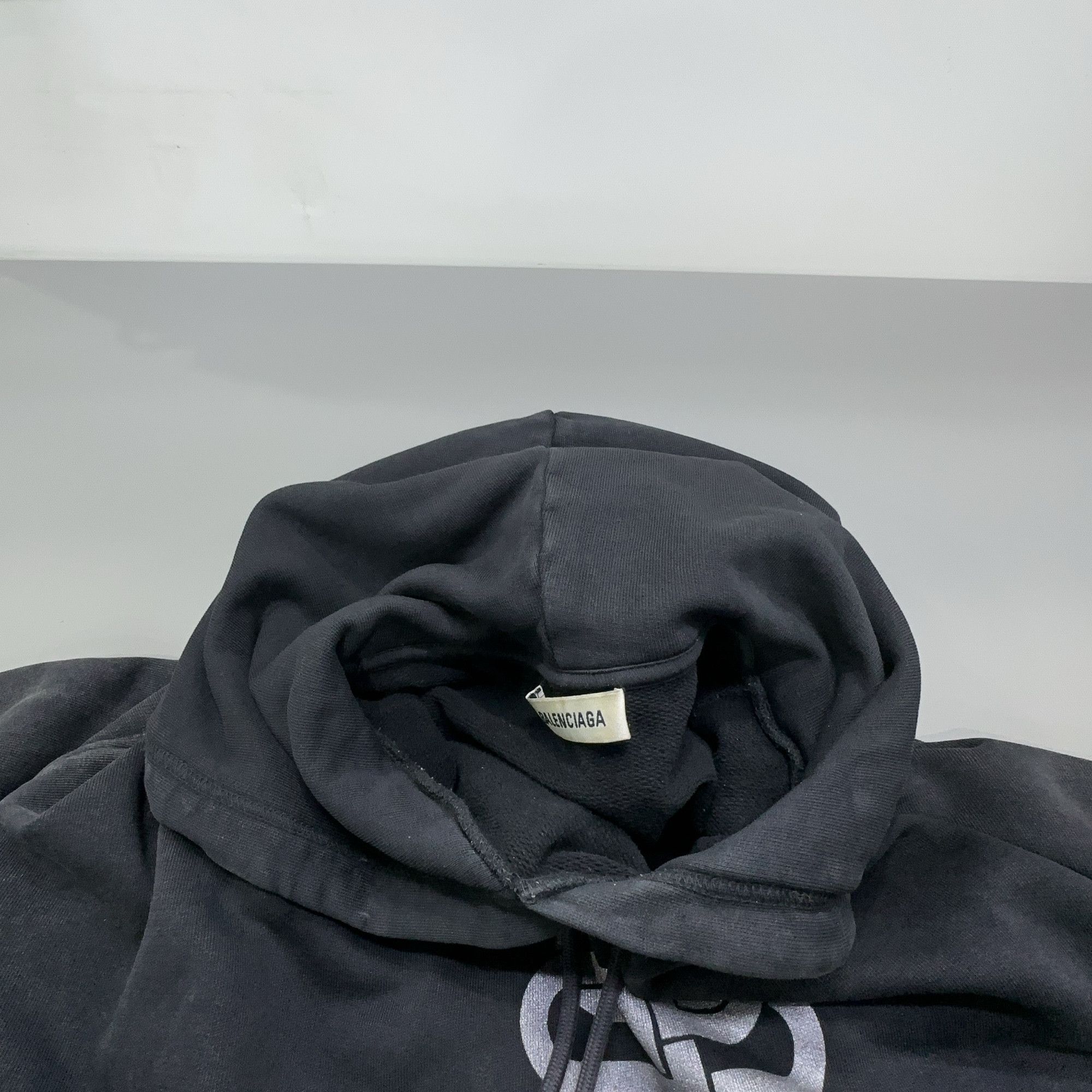 Balenciaga Balenciaga Logo Distressed Hoodie Size M Size US M / EU 48-50 / 2 - 8 Thumbnail