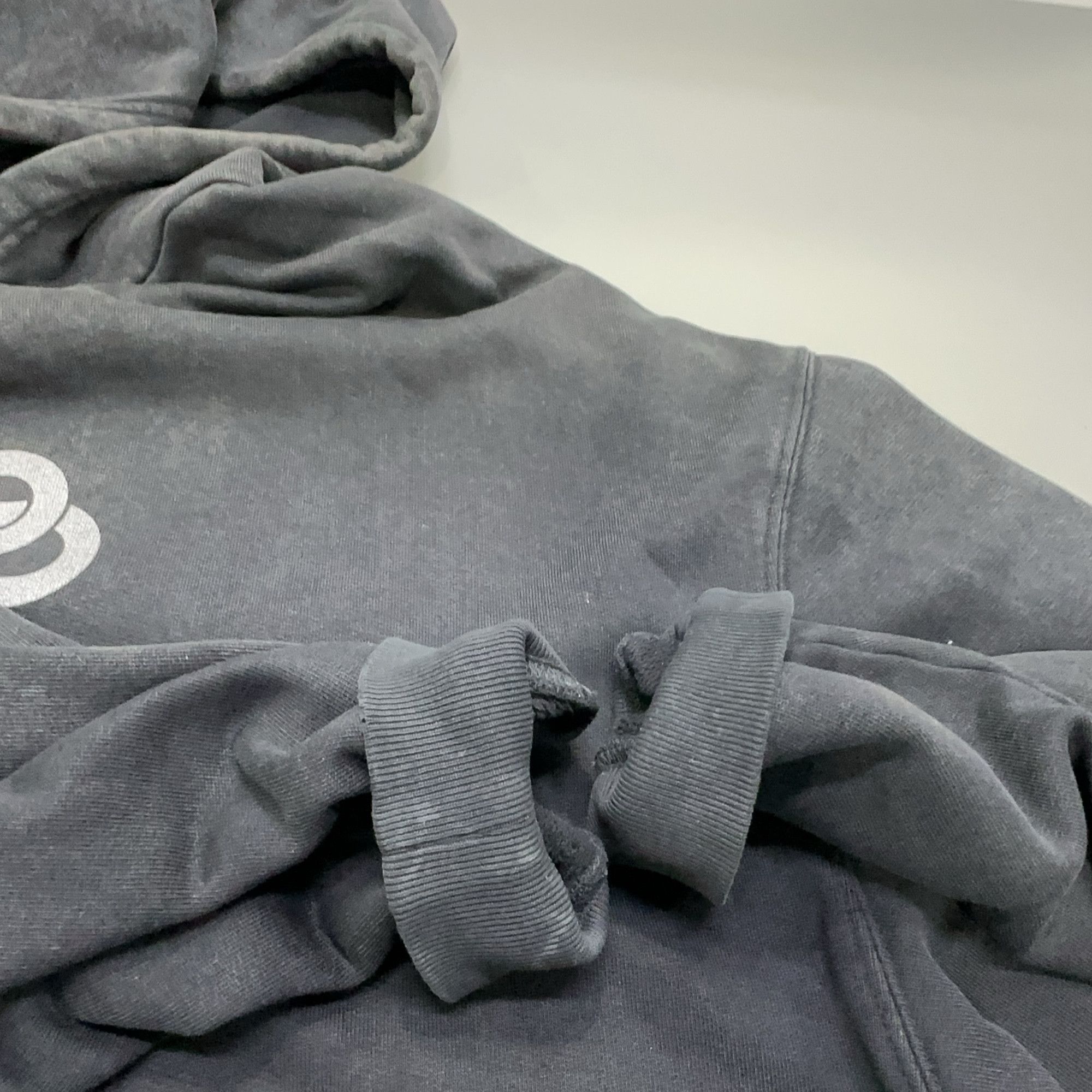 Balenciaga Balenciaga Logo Distressed Hoodie Size M Size US M / EU 48-50 / 2 - 11 Thumbnail