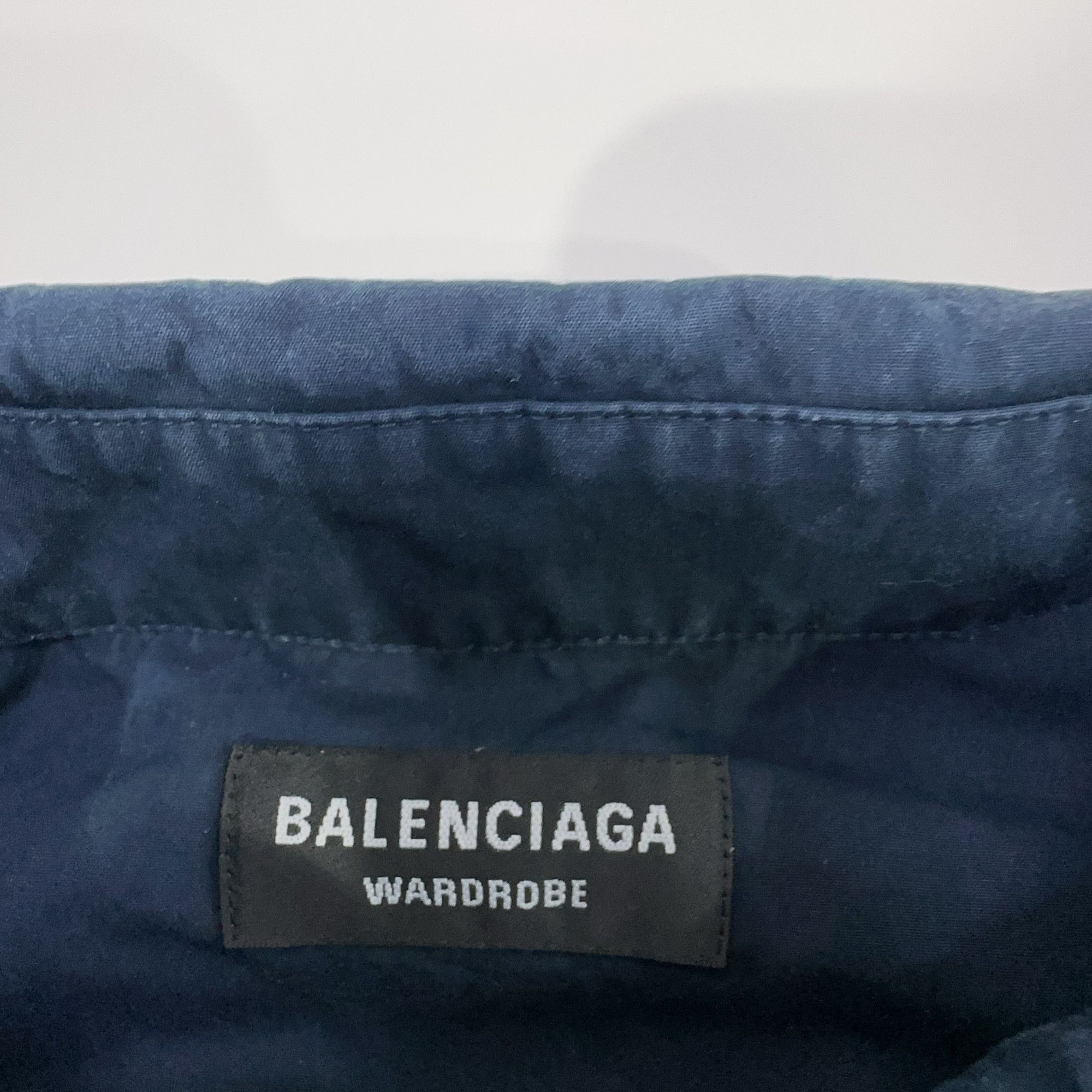 Balenciaga Balenciaga Crest Logo Short Sleeve Shirt 37 Size US S / EU 44-46 / 1 - 5 Thumbnail