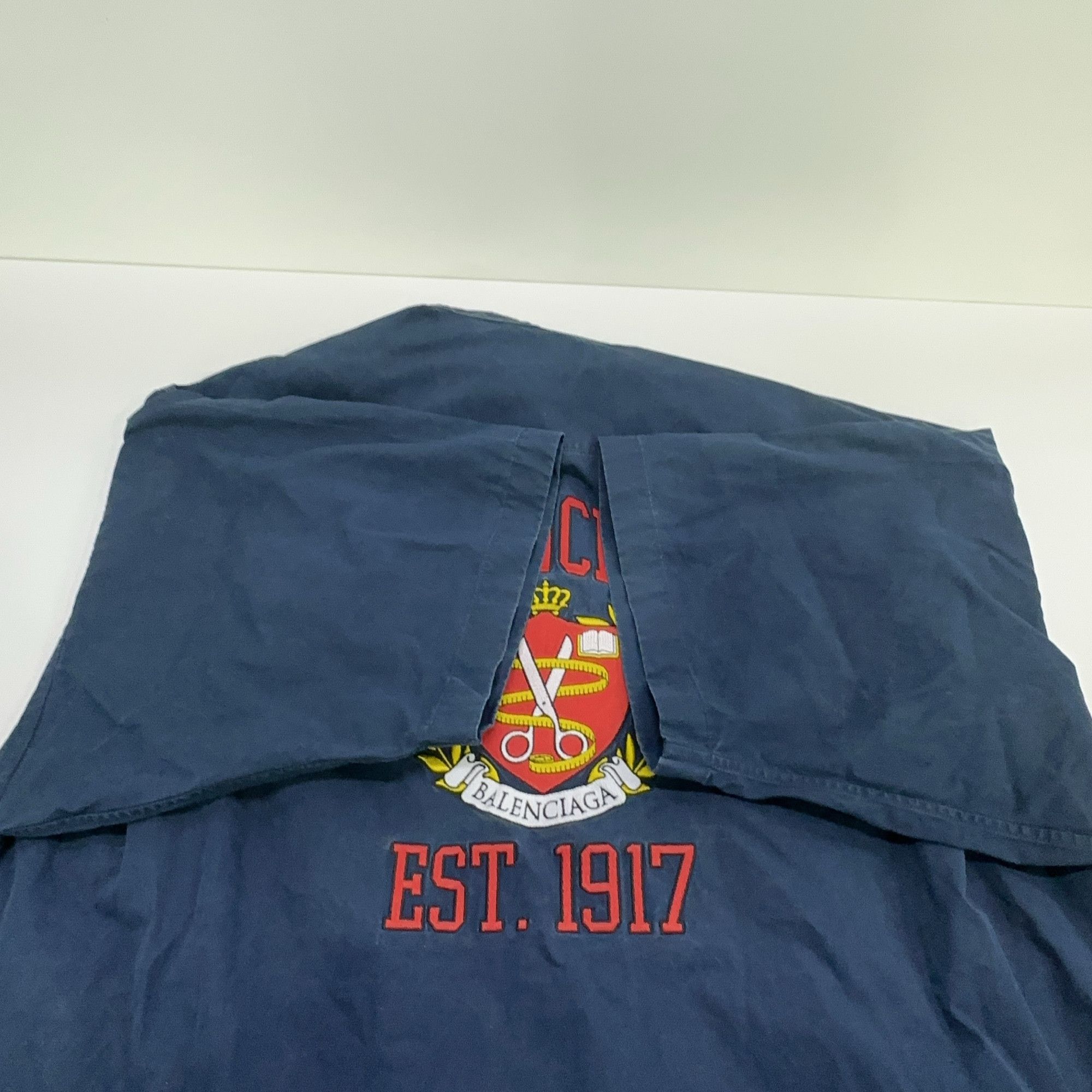 Balenciaga Balenciaga Crest Logo Short Sleeve Shirt 37 Size US S / EU 44-46 / 1 - 12 Thumbnail
