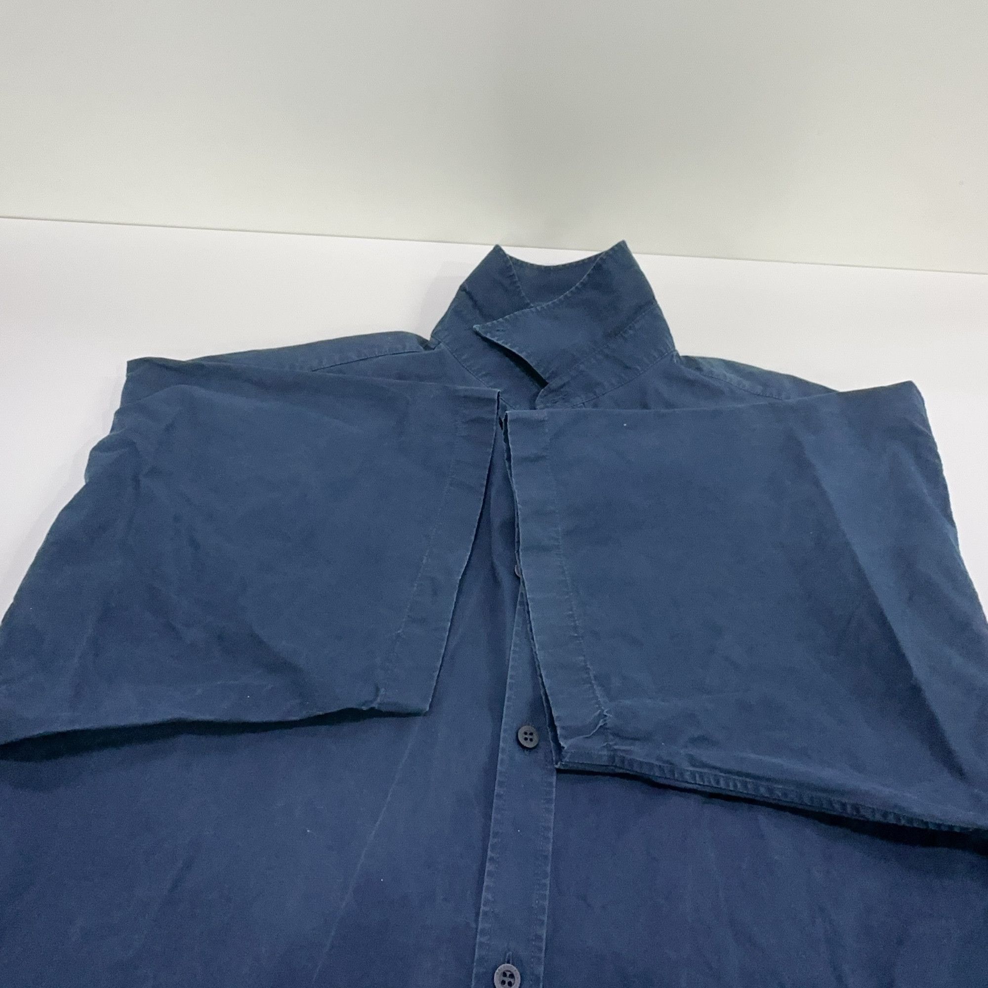 Balenciaga Balenciaga Crest Logo Short Sleeve Shirt 37 Size US S / EU 44-46 / 1 - 7 Thumbnail