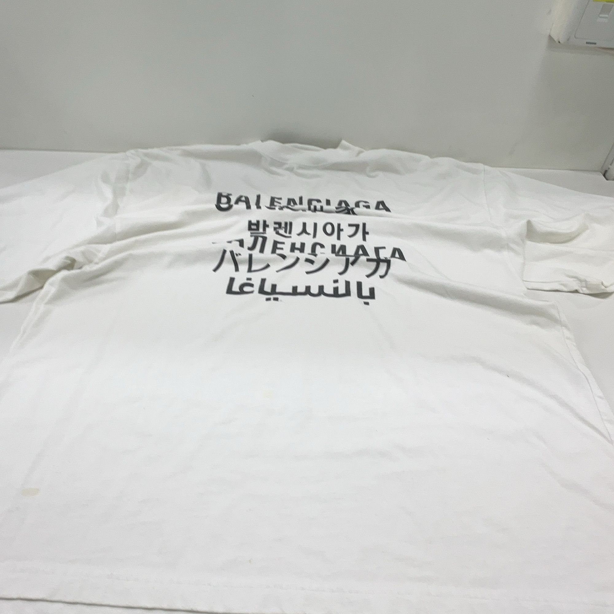 Balenciaga Balenciaga Languages Logo T-Shirt S Size US S / EU 44-46 / 1 - 7 Thumbnail