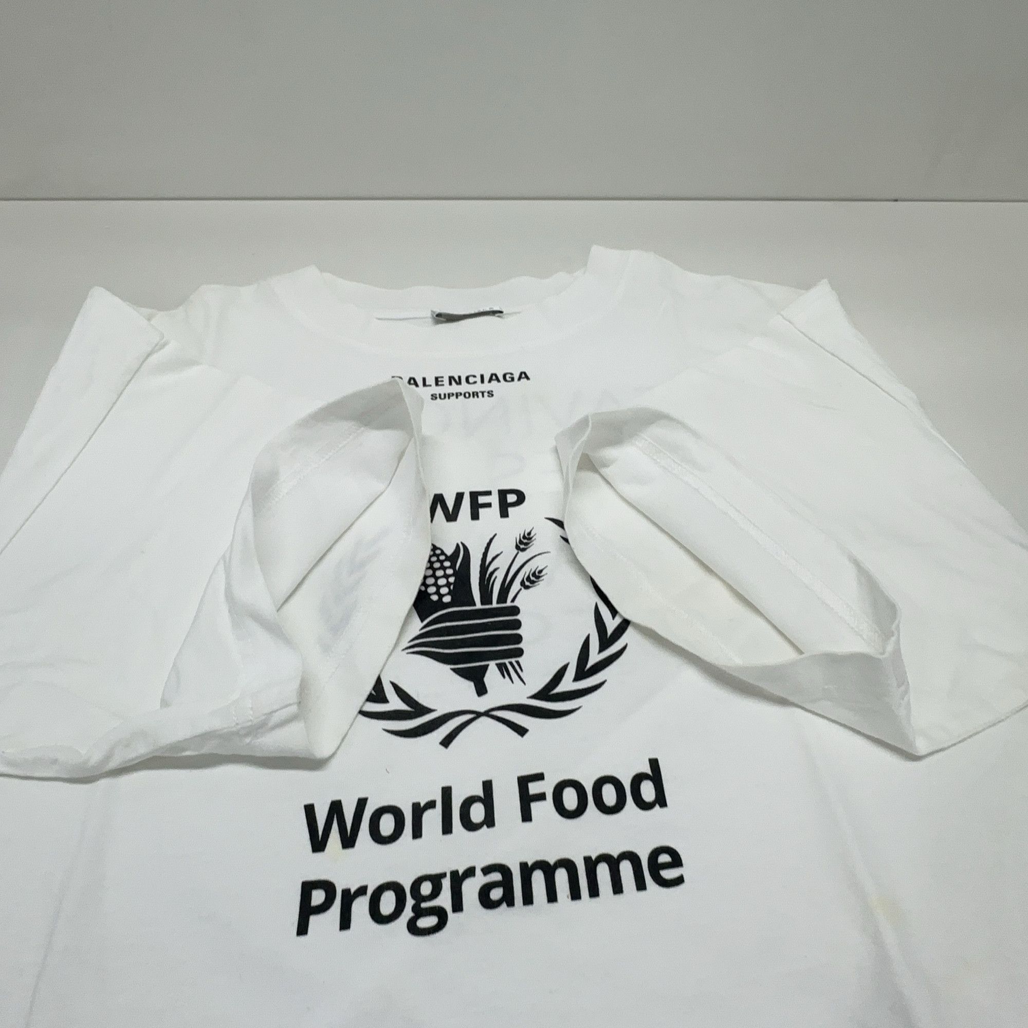 Balenciaga Balenciaga World Food Programme Print T-Shirt XS Size XS / US 0-2 / IT 36-38 - 10 Thumbnail