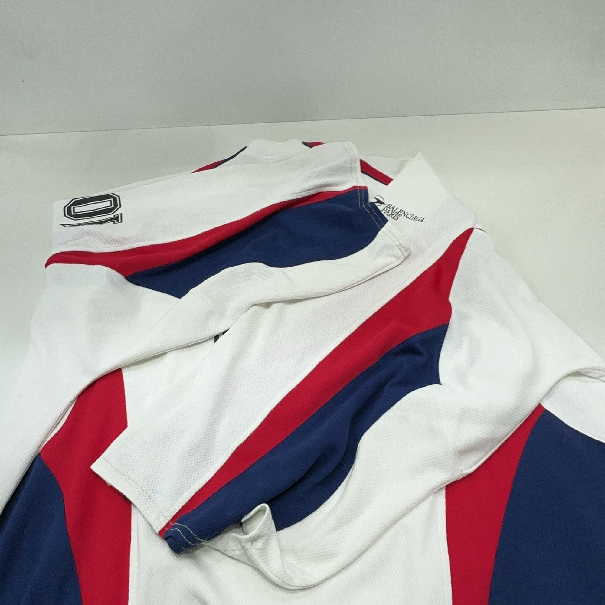 Balenciaga Balenciaga SS21 Hockey Mesh Jersey Size L Size US L / EU 52-54 / 3 - 12 Thumbnail