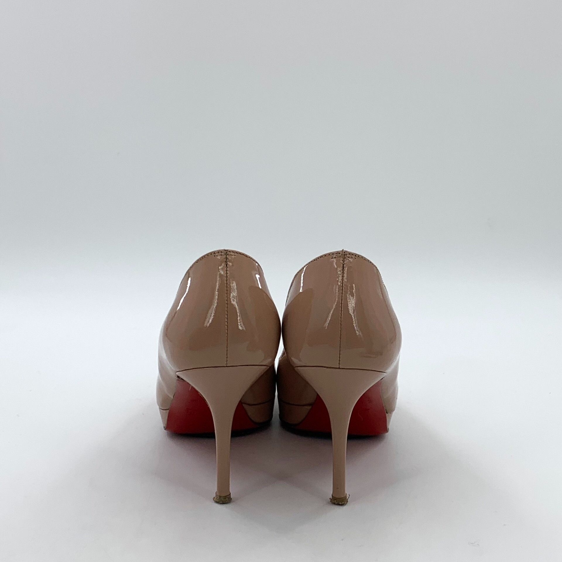 Christian Louboutin Christian Louboutin Nude Patent Round Toe Heels 35.5 Size US 5.5 / IT 35.5 - 5 Thumbnail