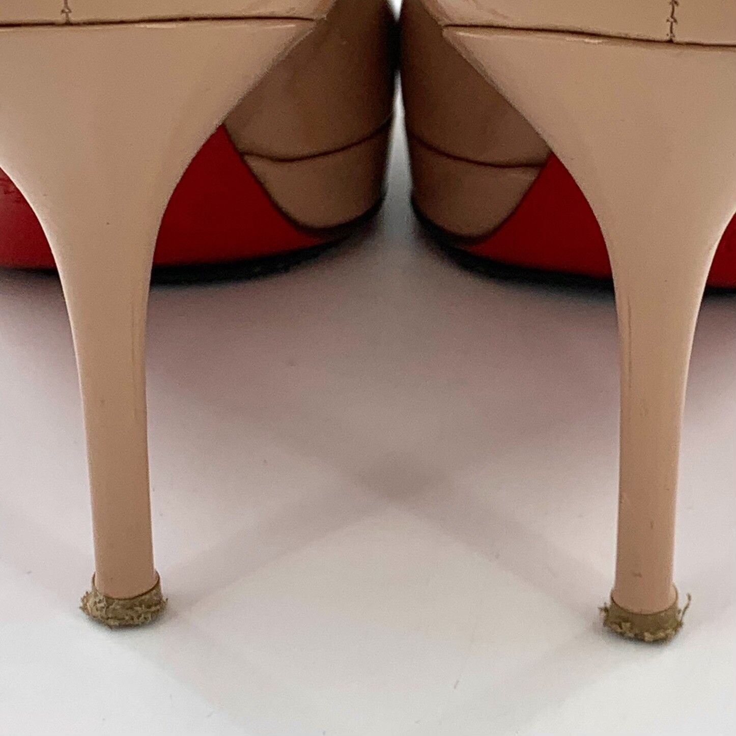 Christian Louboutin Christian Louboutin Nude Patent Round Toe Heels 35.5 Size US 5.5 / IT 35.5 - 9 Thumbnail