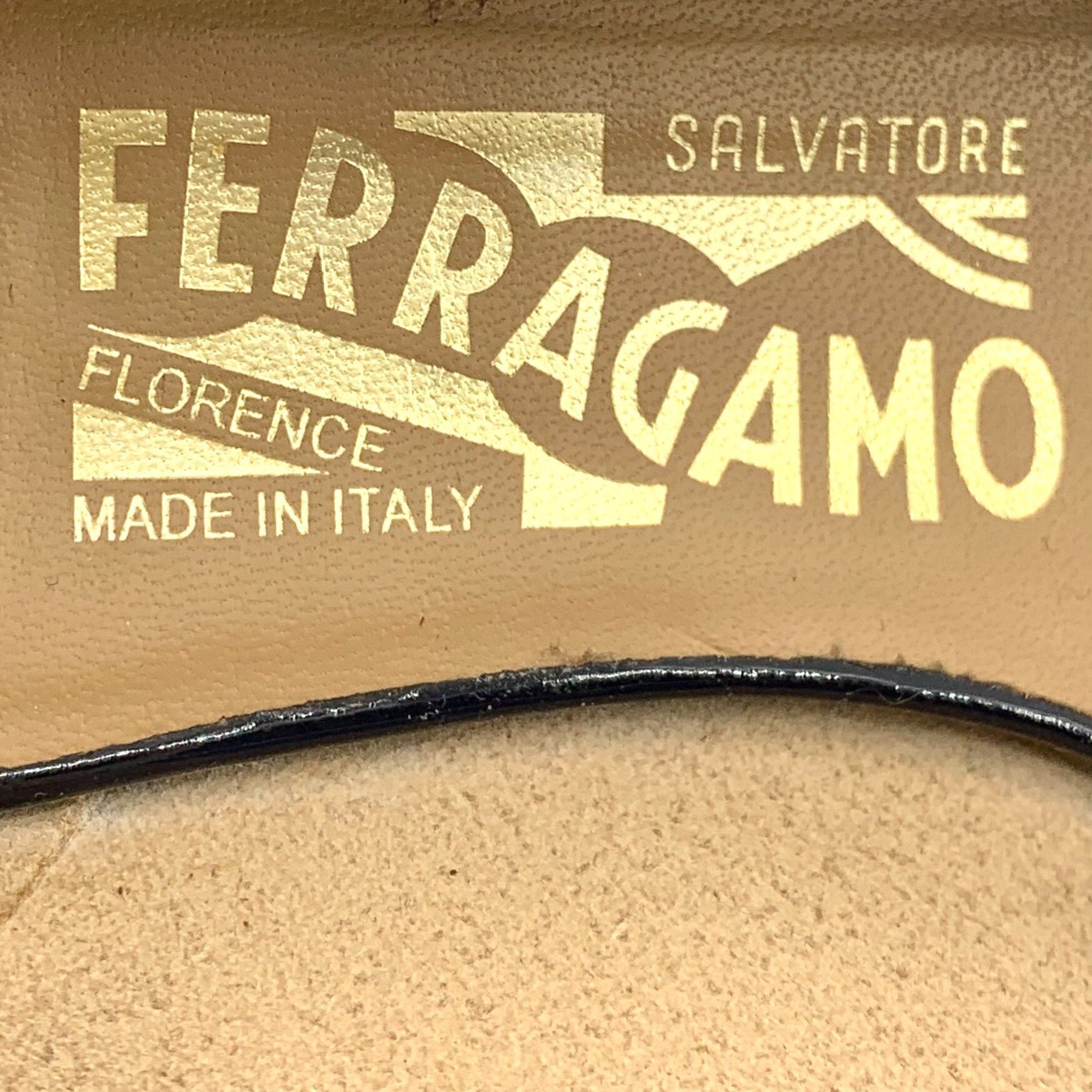 Salvatore Ferragamo Salvatore Ferragamo Vara Patent Bow Pumps Size 35 Size US 5 / IT 35 - 8 Thumbnail