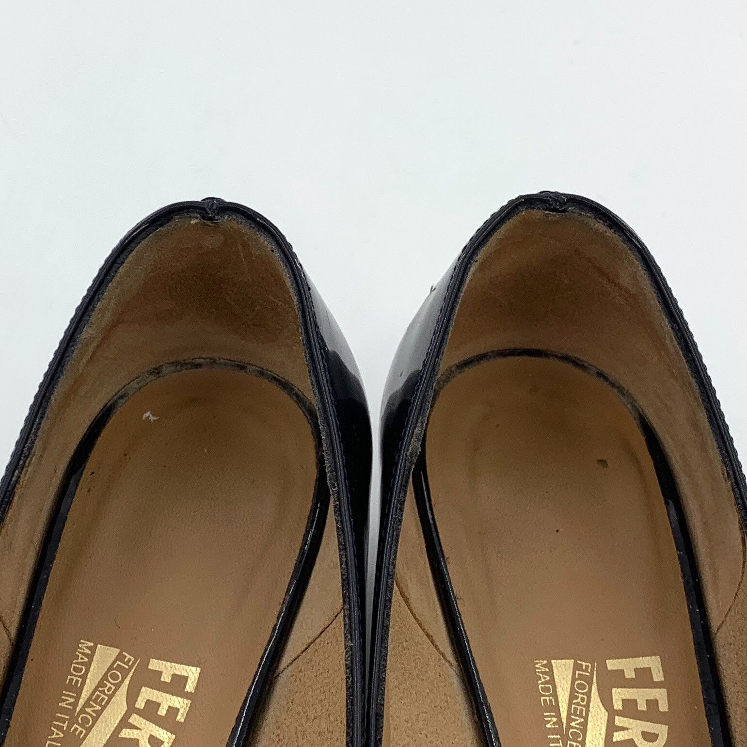 Salvatore Ferragamo Salvatore Ferragamo Vara Patent Bow Pumps Size 35 Size US 5 / IT 35 - 10 Thumbnail