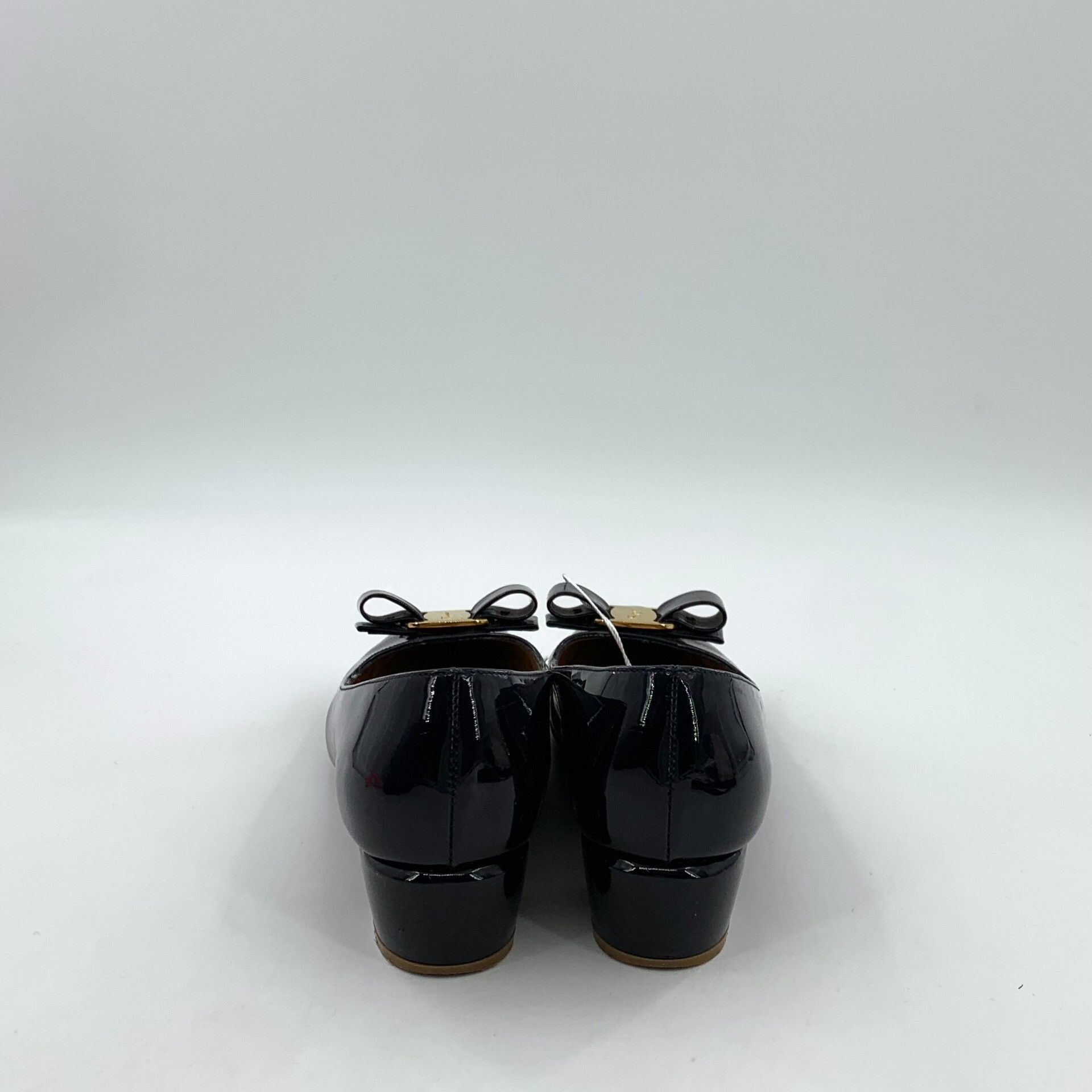 Salvatore Ferragamo Salvatore Ferragamo Vara Patent Bow Pumps Size 35 Size US 5 / IT 35 - 5 Thumbnail