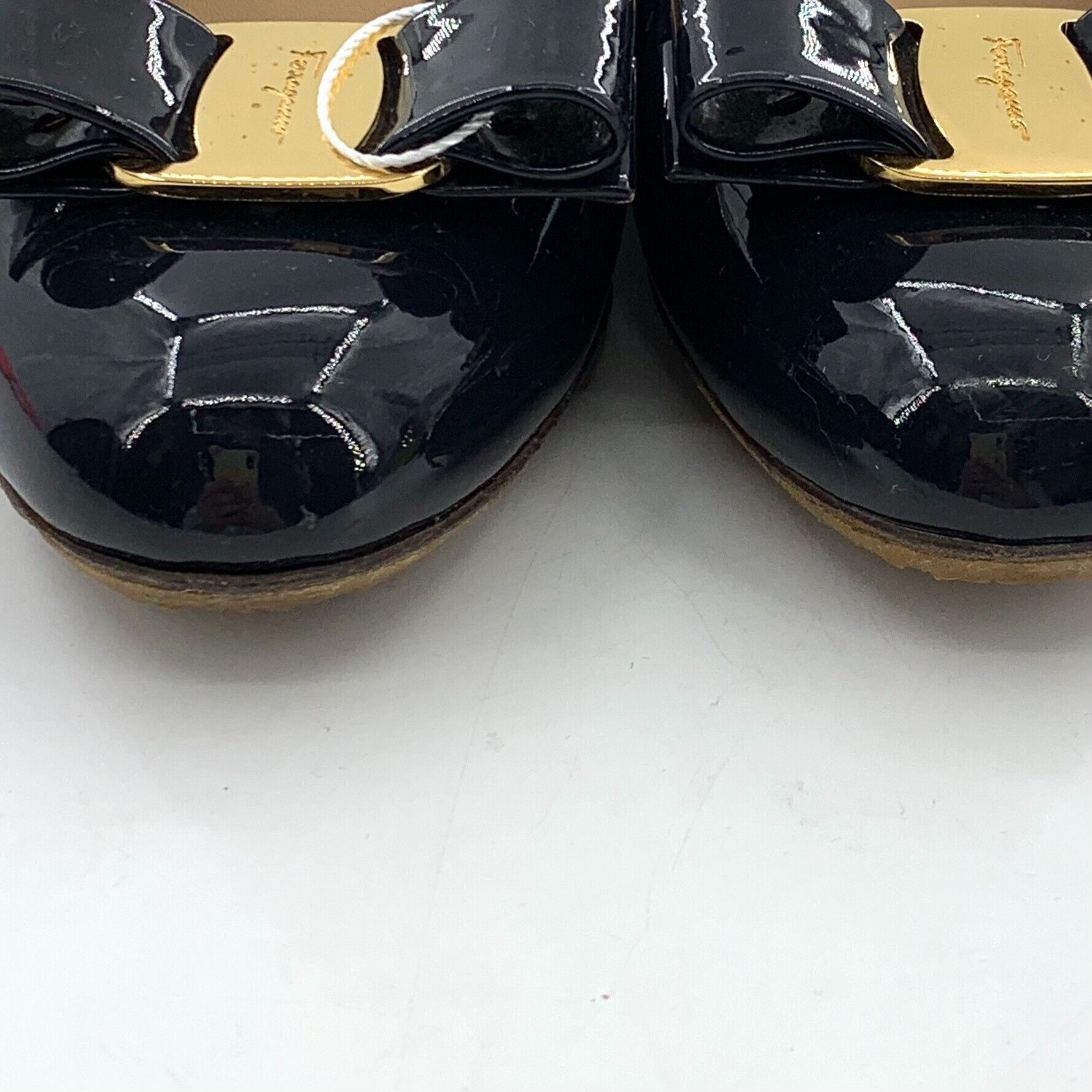 Salvatore Ferragamo Salvatore Ferragamo Vara Patent Bow Pumps Size 35 Size US 5 / IT 35 - 9 Thumbnail