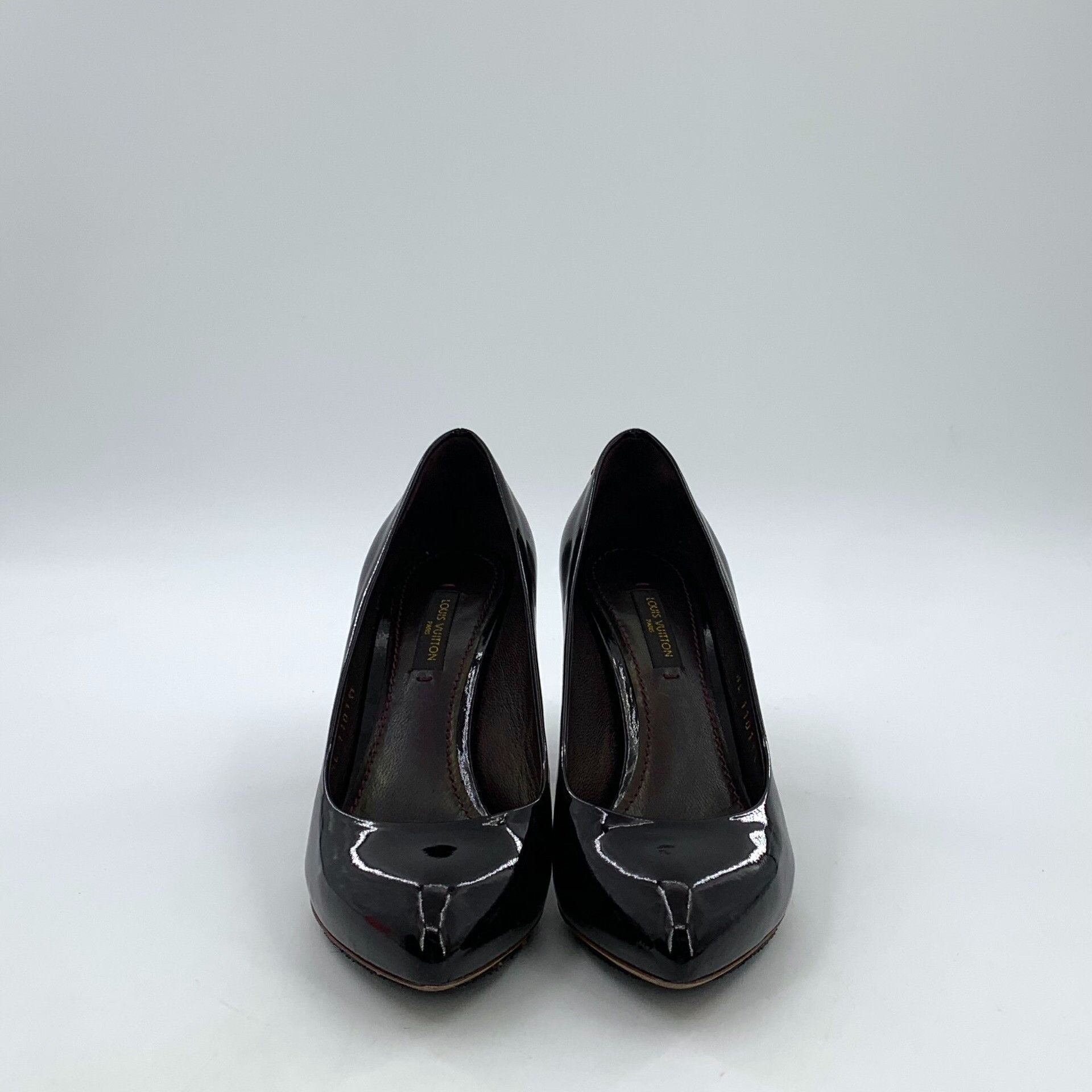 Louis Vuitton Louis Vuitton Lock Patent Leather Heels 35 Size US 5 / IT 35 - 4 Thumbnail