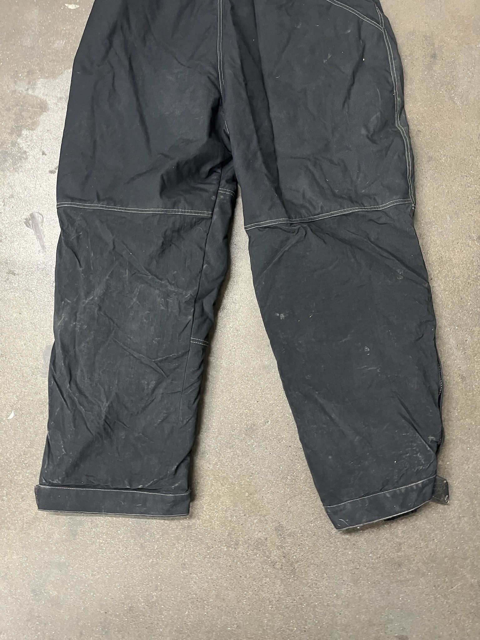Carhartt × Vintage Vintage 2000s Black Dot Snowboard Snowpants Water Resistant Overalls Size XL Size US XL / EU 56 / 4 - 6 Thumbnail
