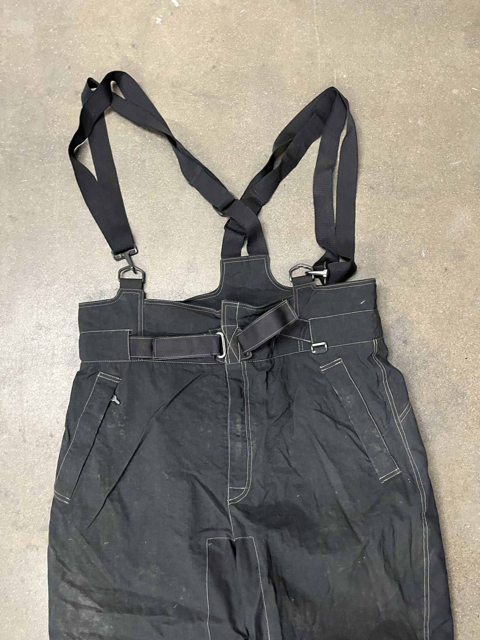 Carhartt × Vintage Vintage 2000s Black Dot Snowboard Snowpants Water Resistant Overalls Size XL Size US XL / EU 56 / 4 - 2 Thumbnail