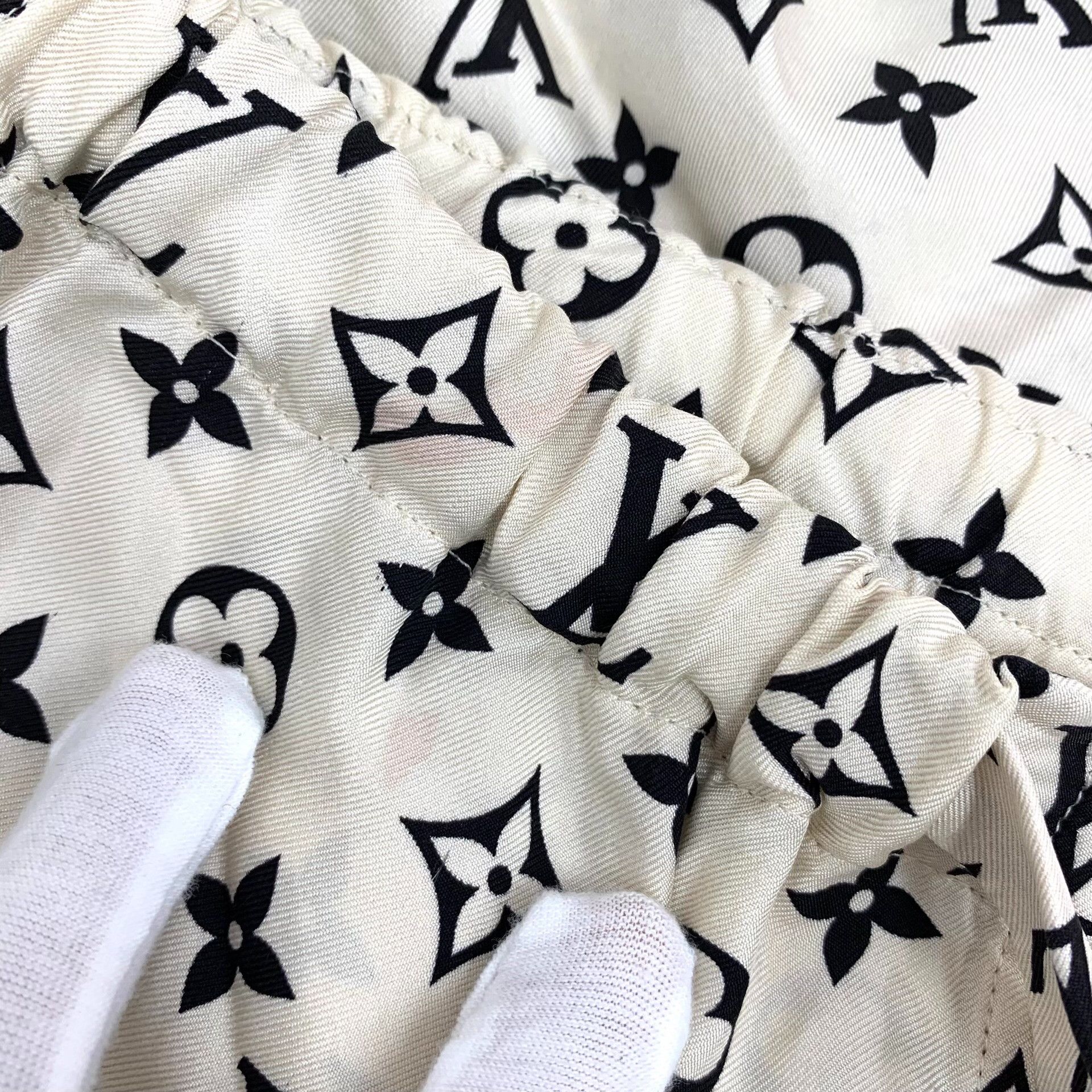 Louis Vuitton Louis Vuitton Monogram Silk Pants 36 Size 26" / US 2 / IT 38 - 9 Thumbnail