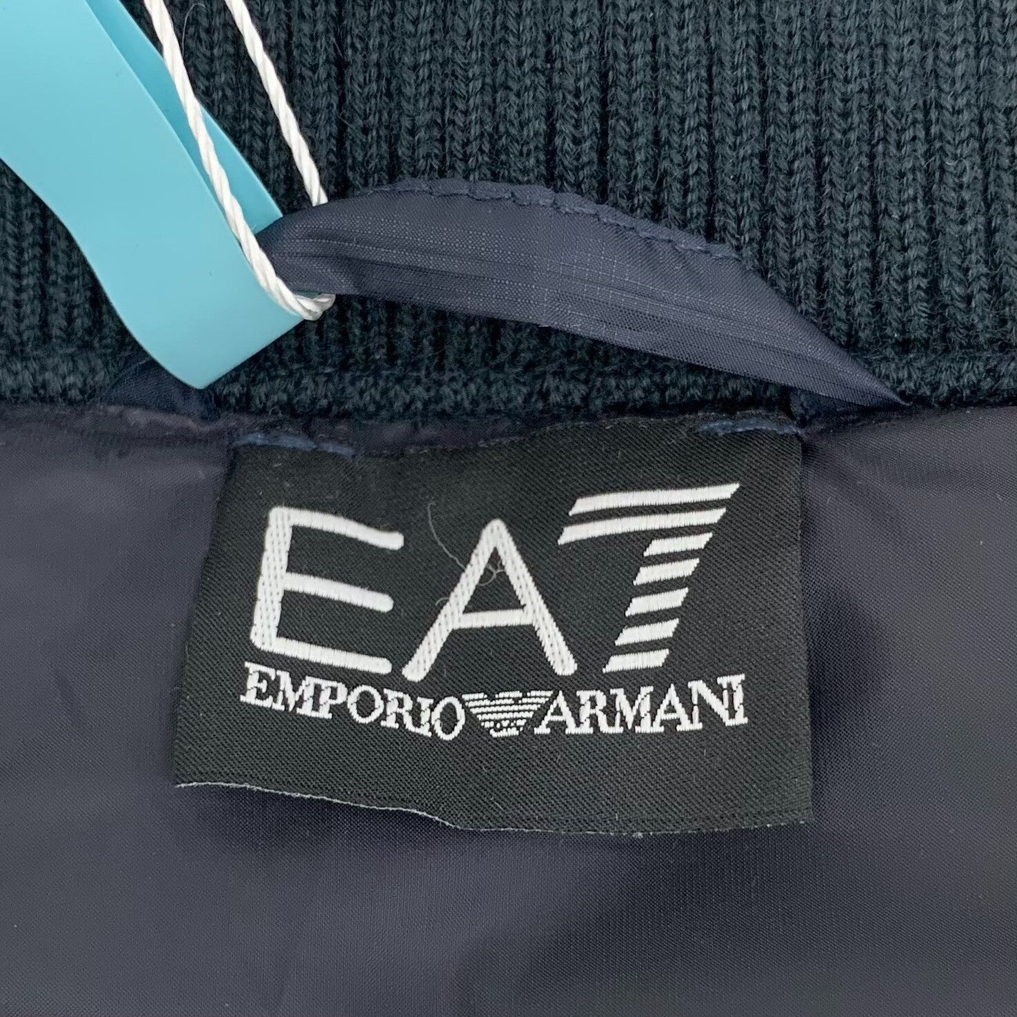 Emporio Armani EA7 Emporio Armani Badge Puffer Vest Size L Size US L / EU 52-54 / 3 - 7 Thumbnail