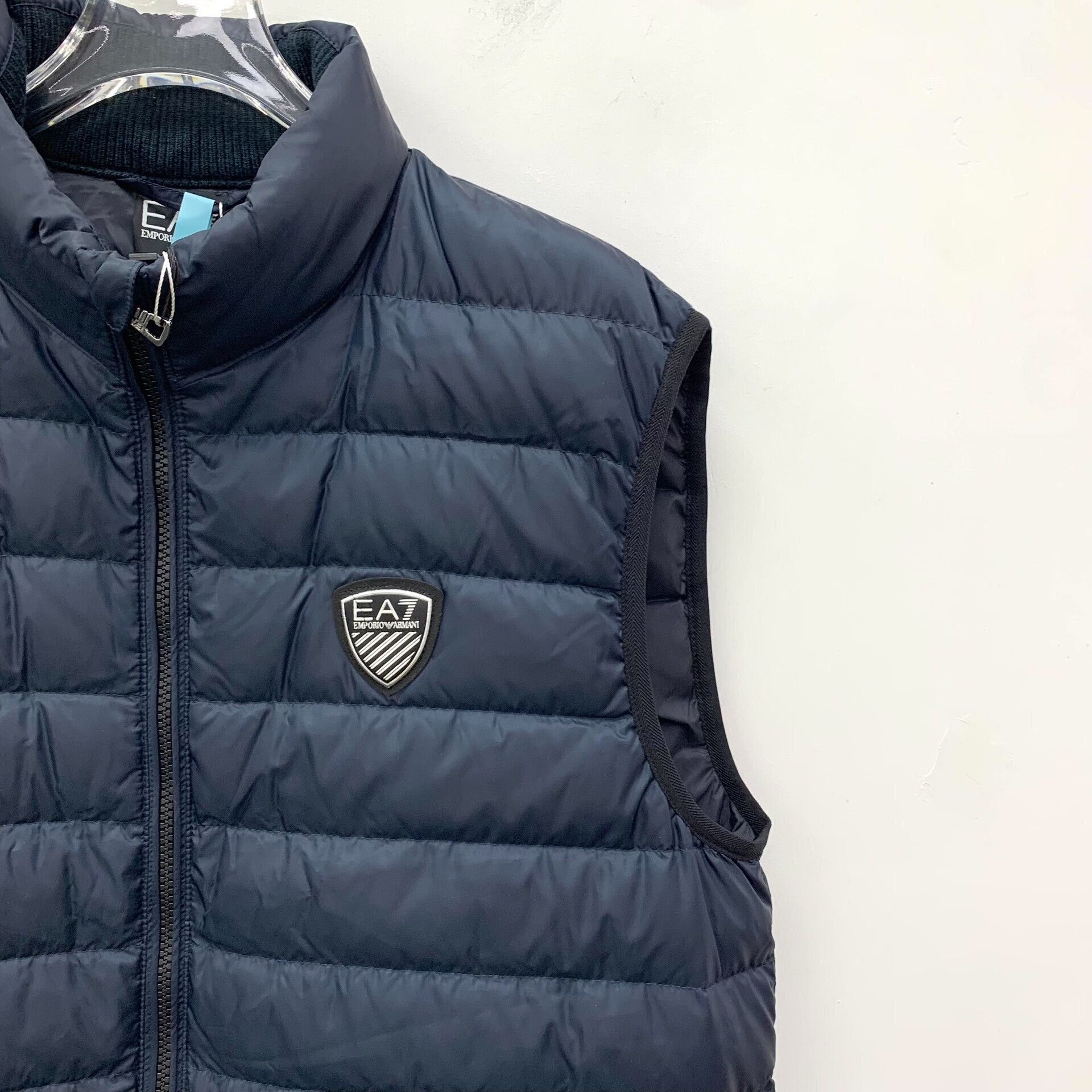 Emporio Armani EA7 Emporio Armani Badge Puffer Vest Size L Size US L / EU 52-54 / 3 - 4 Thumbnail