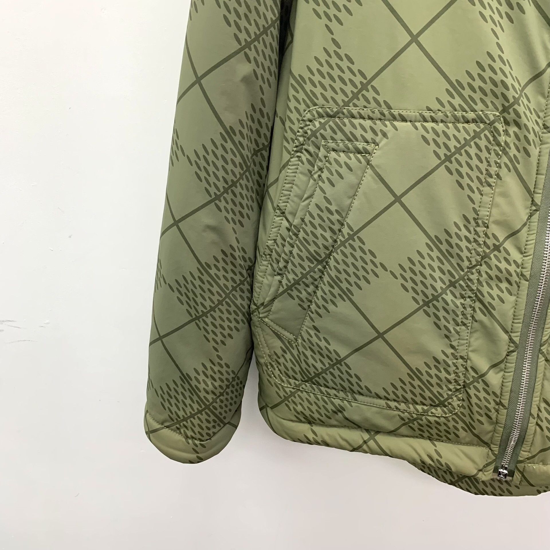 Louis Vuitton Louis Vuitton Reversible Quilted Hooded Jacket 46 Size US S / EU 44-46 / 1 - 9 Thumbnail