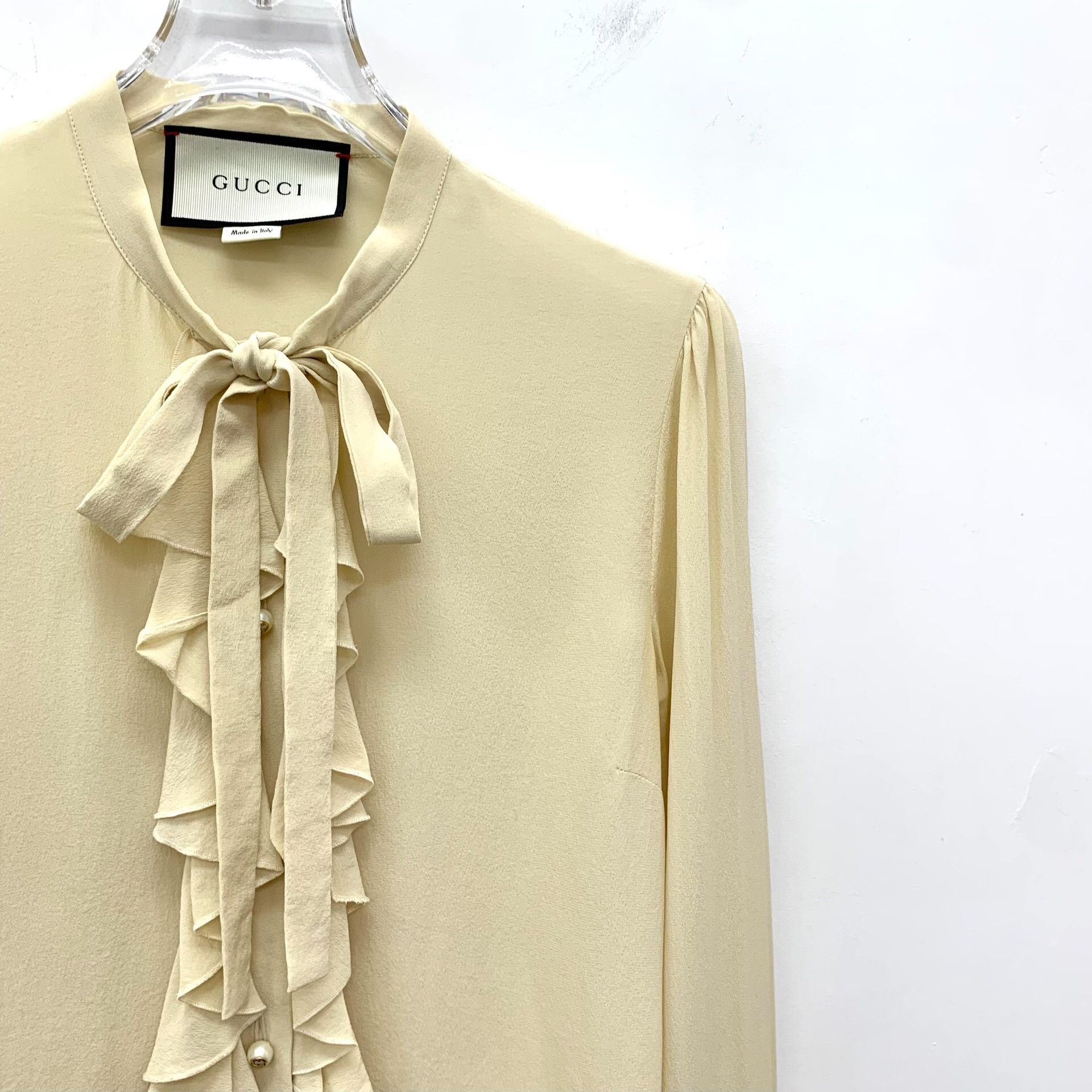 Gucci Gucci Silk Ruffle Bow Tie Blouse IT 40 Size S / US 4 / IT 40 - 4 Thumbnail