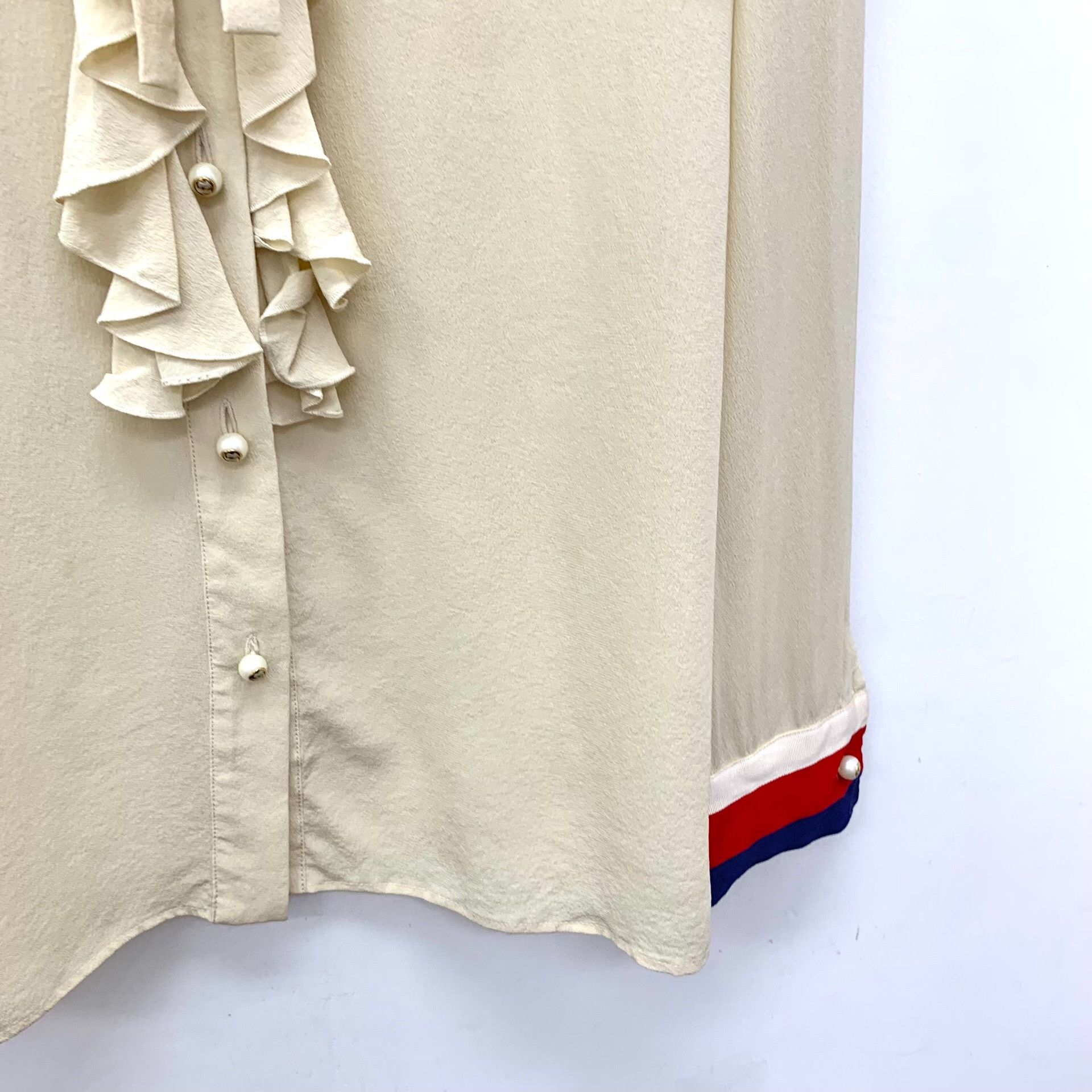 Gucci Gucci Silk Ruffle Bow Tie Blouse IT 40 Size S / US 4 / IT 40 - 5 Thumbnail