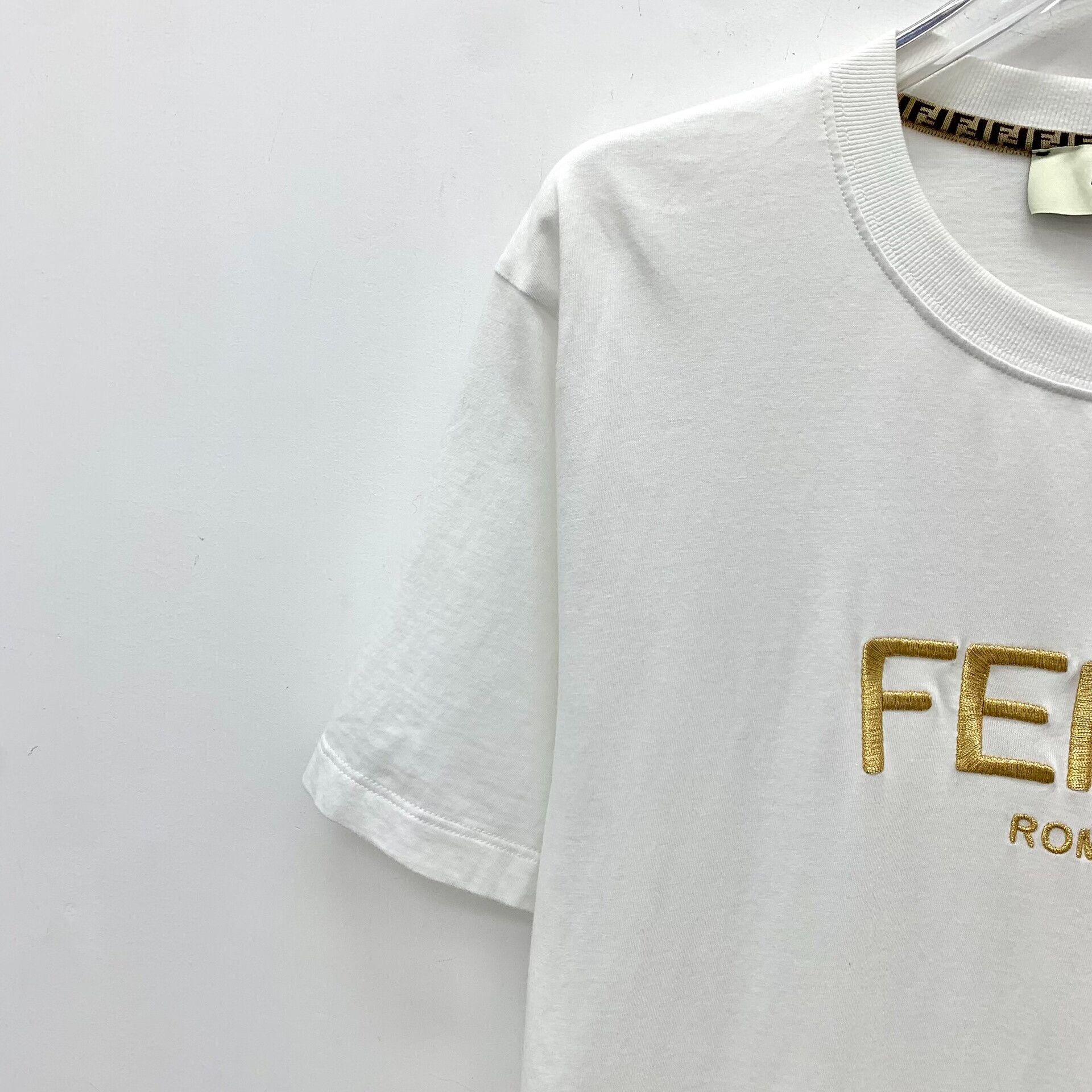 Fendi Fendi Gold Logo Embroidered T-Shirt Size M Size M / US 6-8 / IT 42-44 - 4 Thumbnail