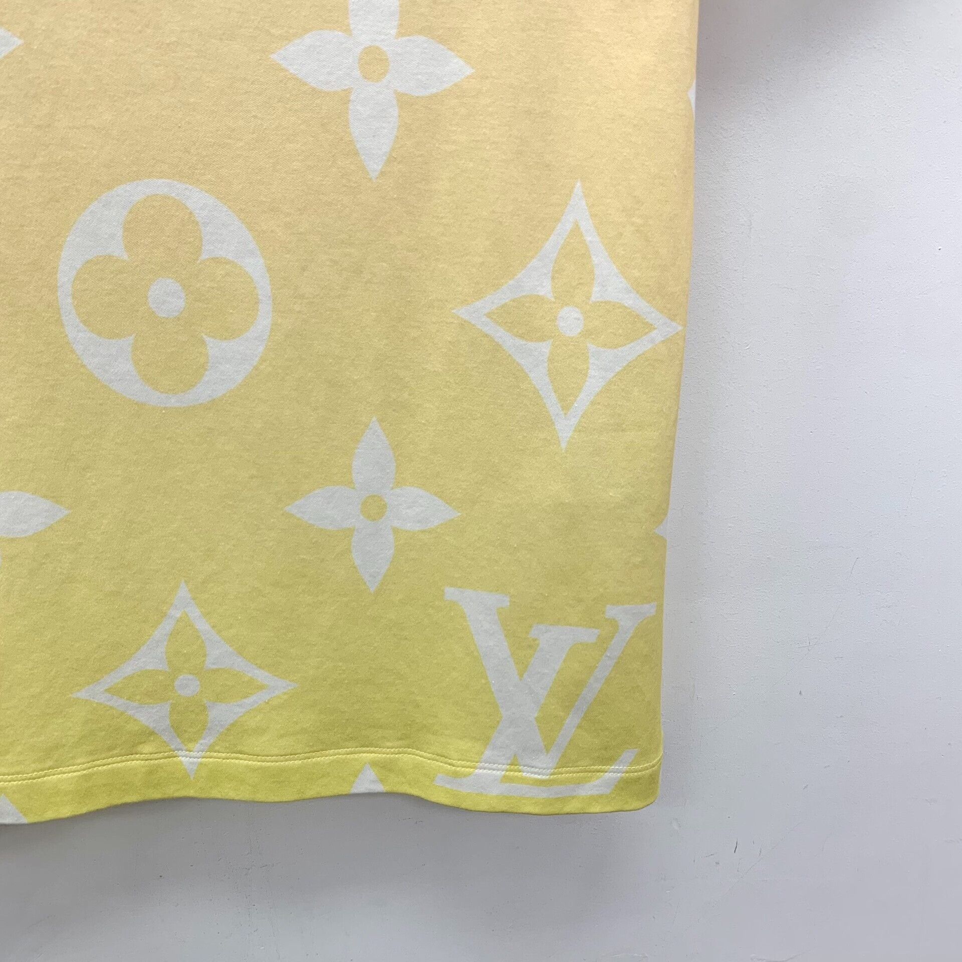 Louis Vuitton Louis Vuitton Gradient Monogram Chain T-Shirt Size S Size US S / EU 44-46 / 1 - 5 Thumbnail