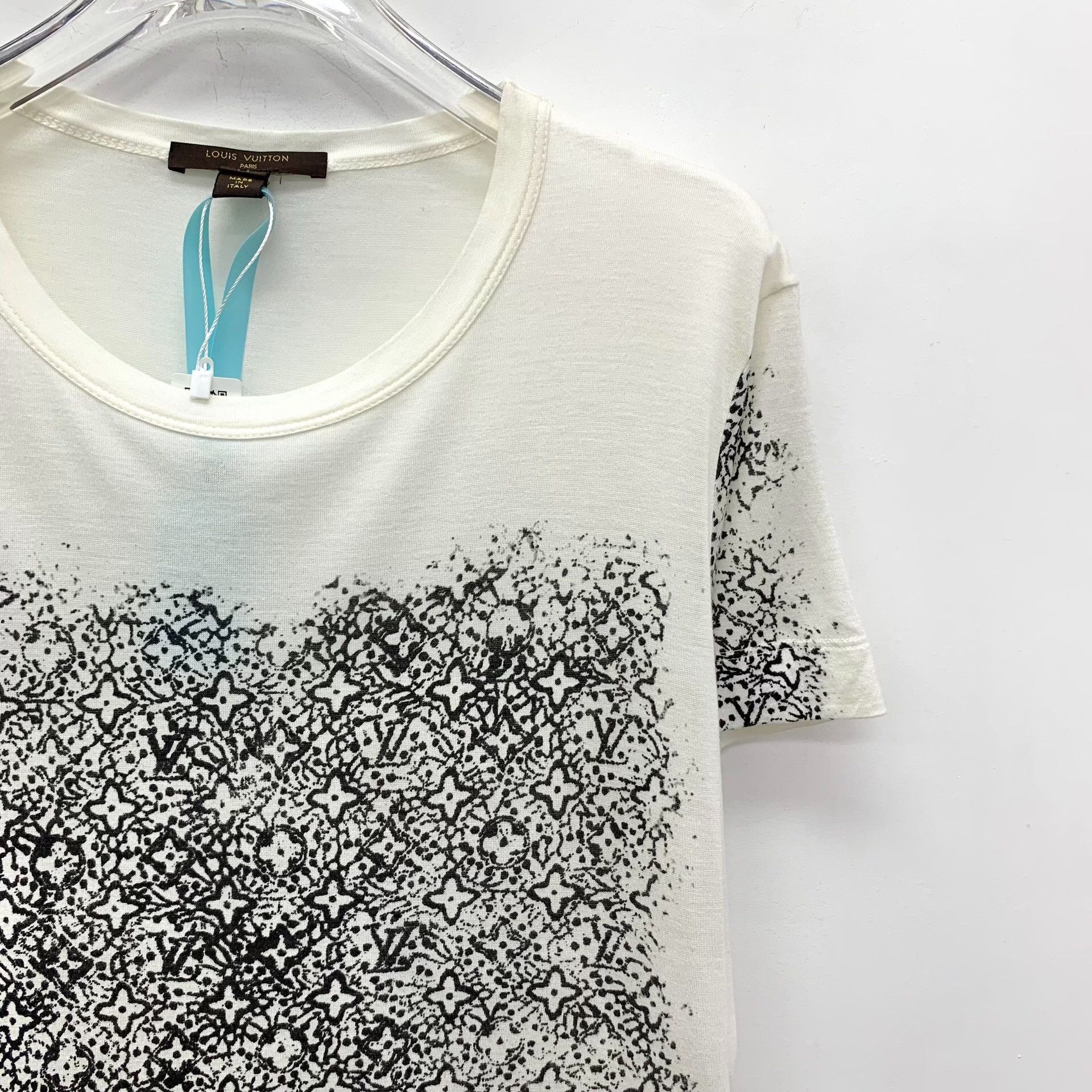 Louis Vuitton Louis Vuitton Monogram Print T-Shirt M Size M / US 6-8 / IT 42-44 - 4 Thumbnail